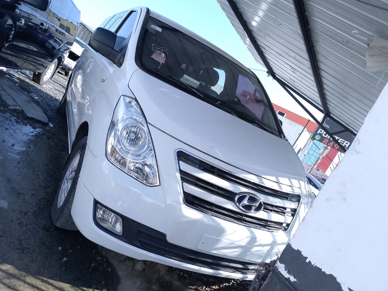 jeepetas y camionetas - HYUNDAI STAREX 2017 BLANCA DESDE: RD$1,170.100.00