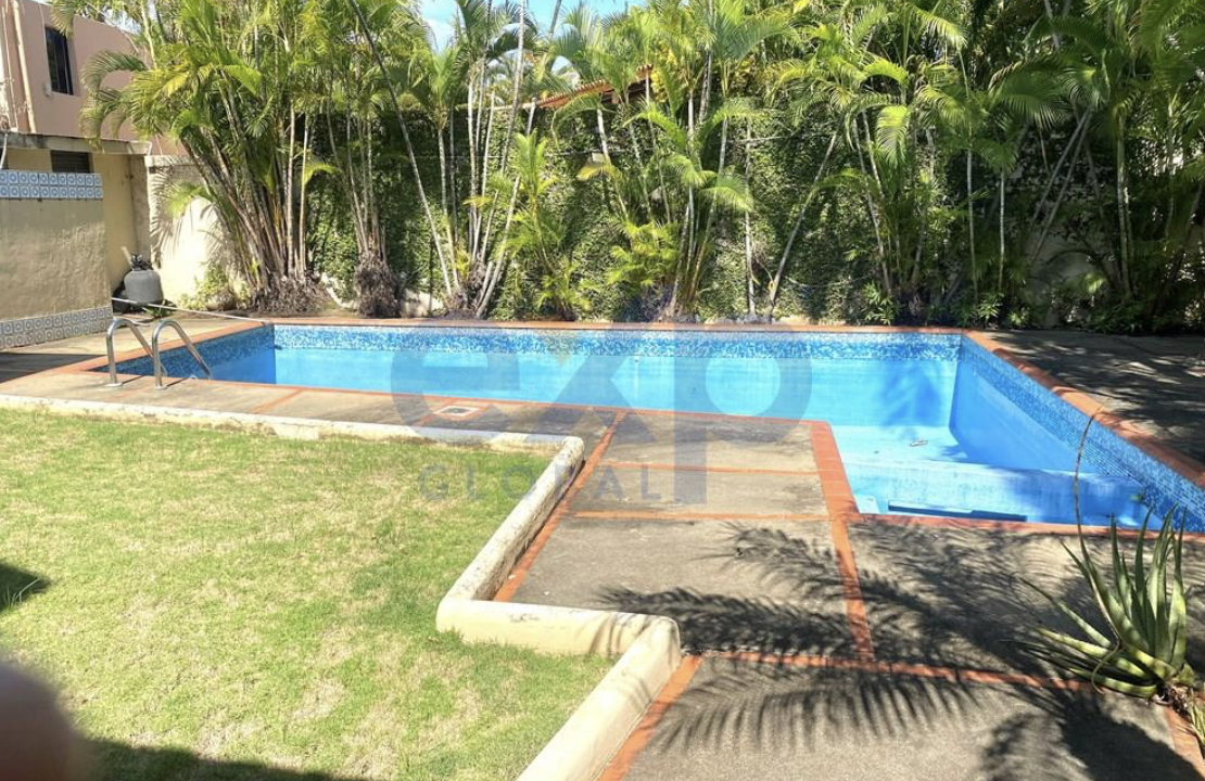 casas - Venta de casa de 785mts con piscina Distrito Nacional ensanche Julieta 1