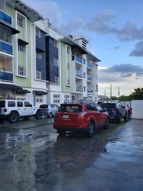 apartamentos - Venta de apartamento 4ta con terraza en la autopista de san Isidro de 140mts