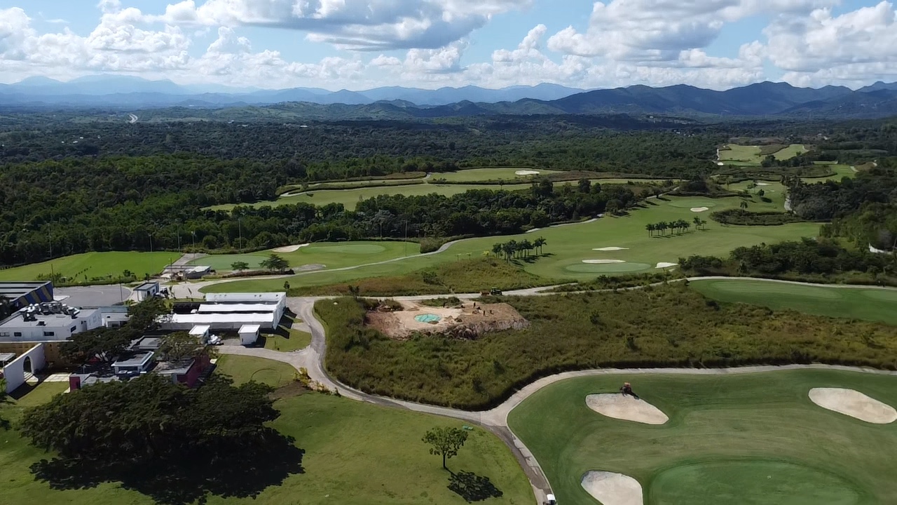 solares y terrenos - Impresionante Solar de 3,000 Metros con vista al campo de golf. 2