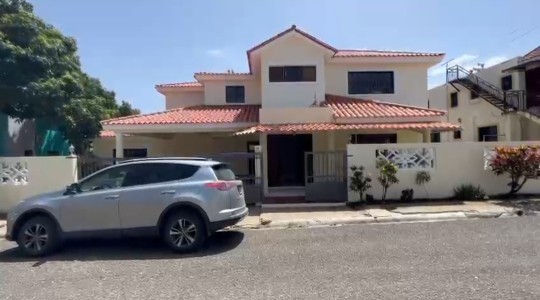 casas - Casa grande con mucho patio de 4 dormitorios en lugar tranquilo y seguro 4