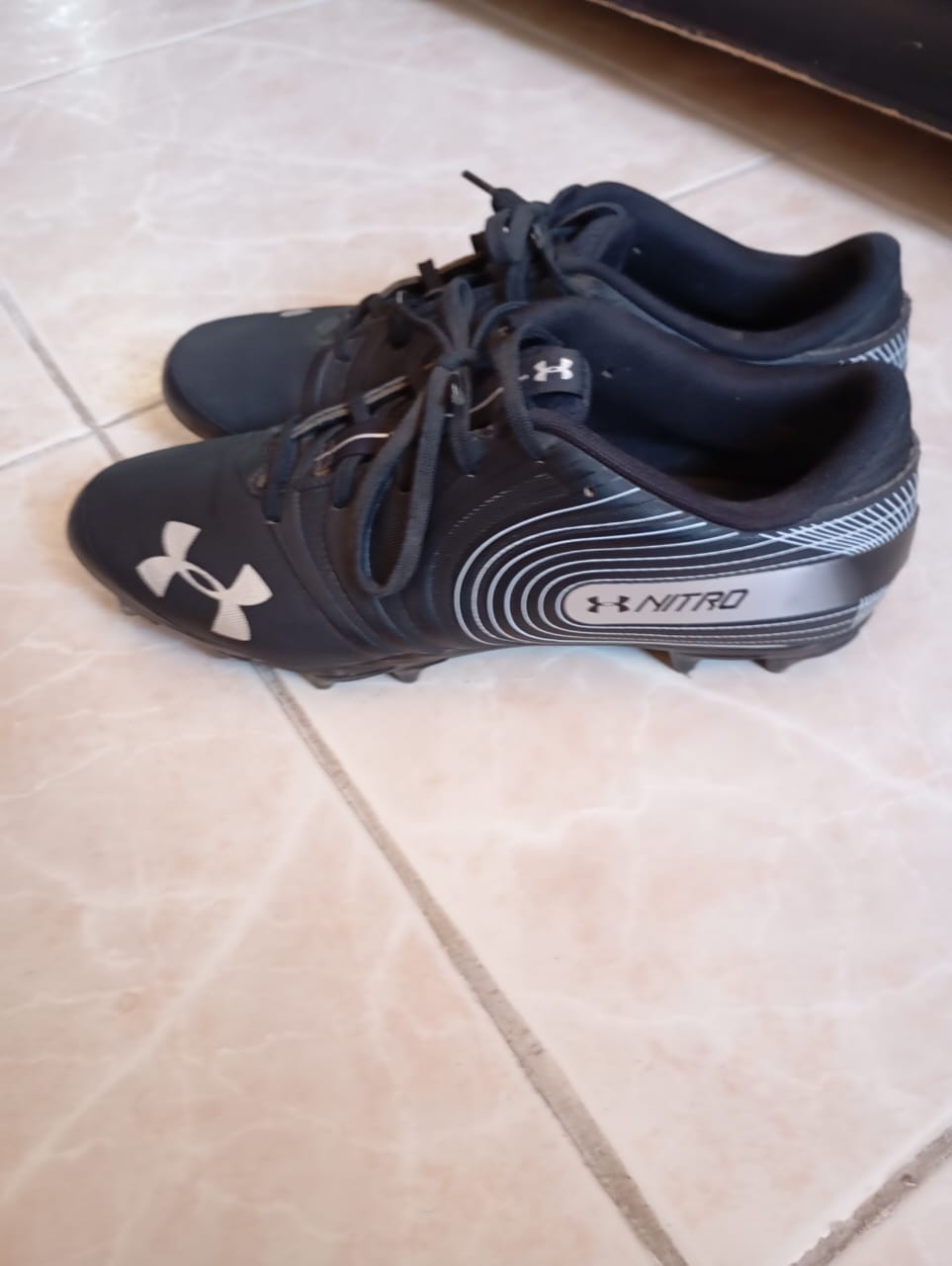 deportes - Tennis de Football Under Armour Nitro nitidos.