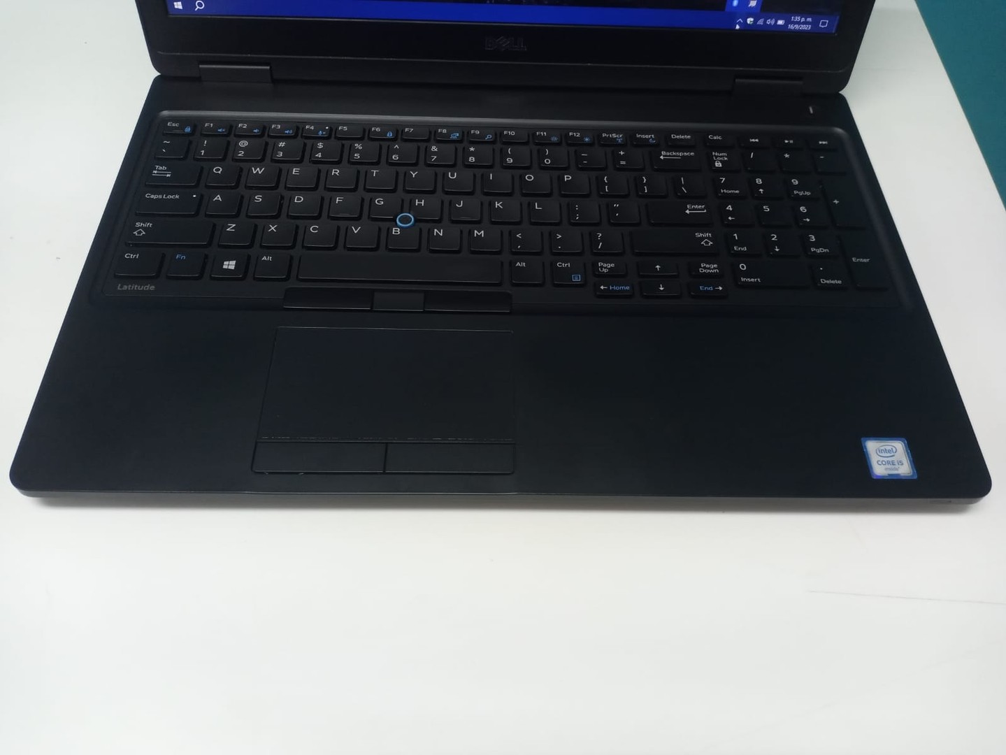 computadoras y laptops - Laptop, Dell Latitude 5580 / 6th Gen, Intel Core i5 / 8GB DDR4 / 128GB SSD 5