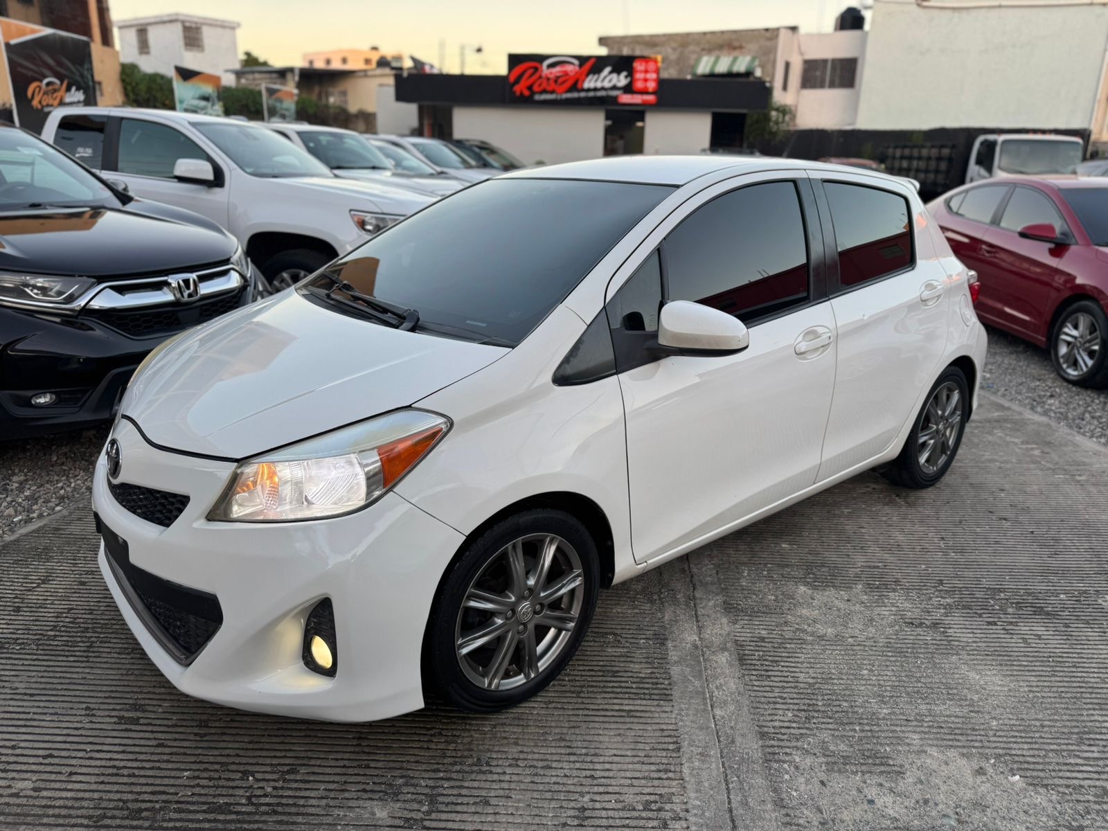 carros - Toyota Yaris SE 2014