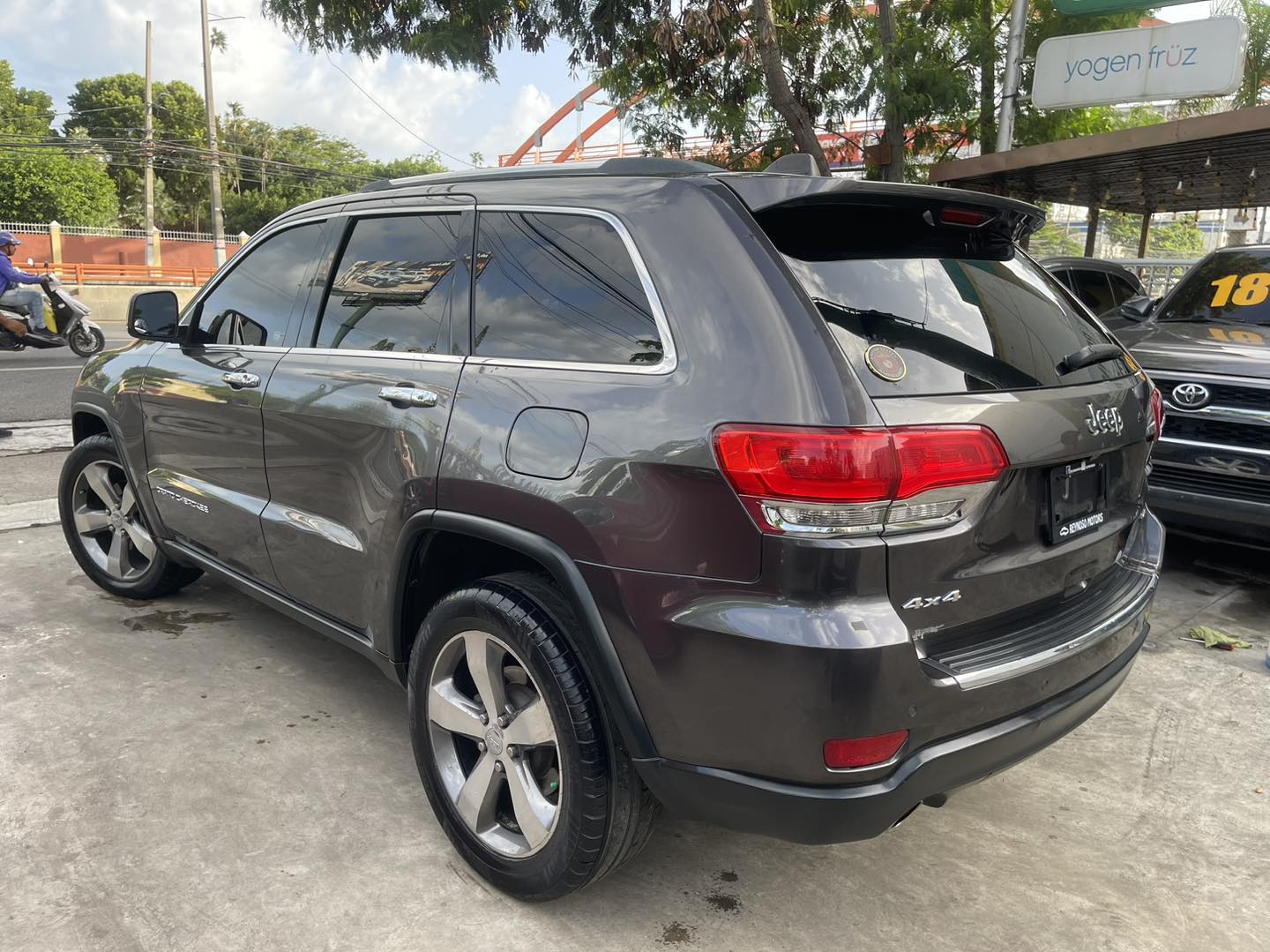 jeepetas y camionetas - JEEP GRAND CHEROKEE LIMETED 2014 3