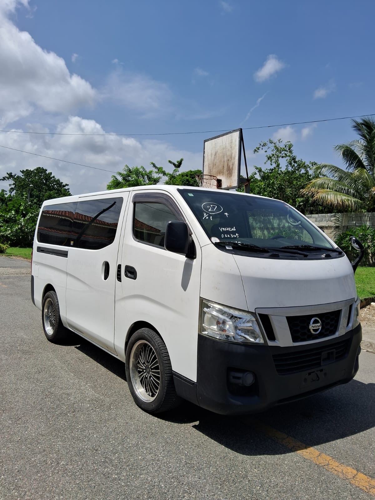 jeepetas y camionetas - Se vende Nissan Caravan recién importada  1