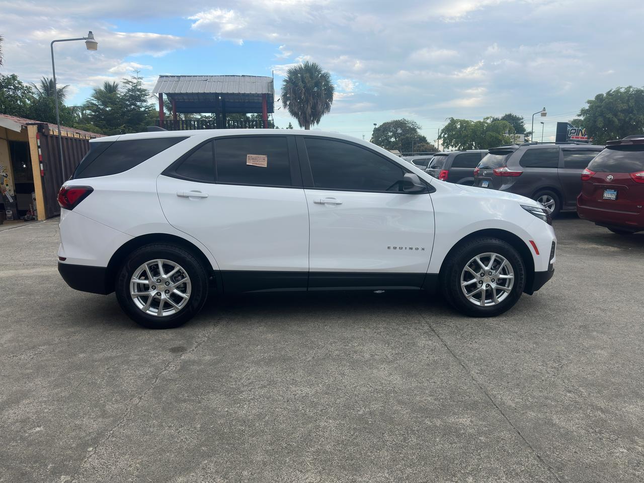 jeepetas y camionetas - 2022 Chevrolet Equinox LS  4