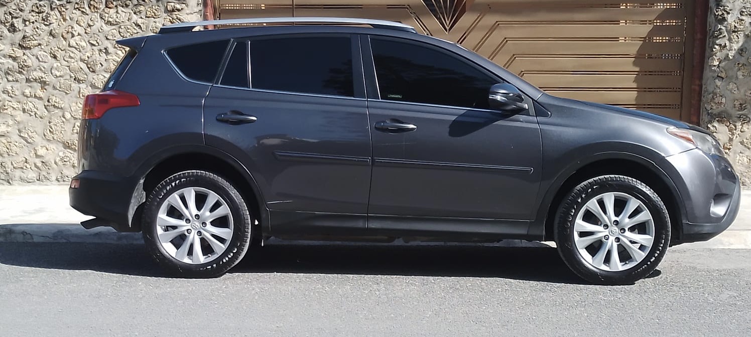 jeepetas y camionetas - VENDO TOTOYA RAV4 2014 excelente condición 