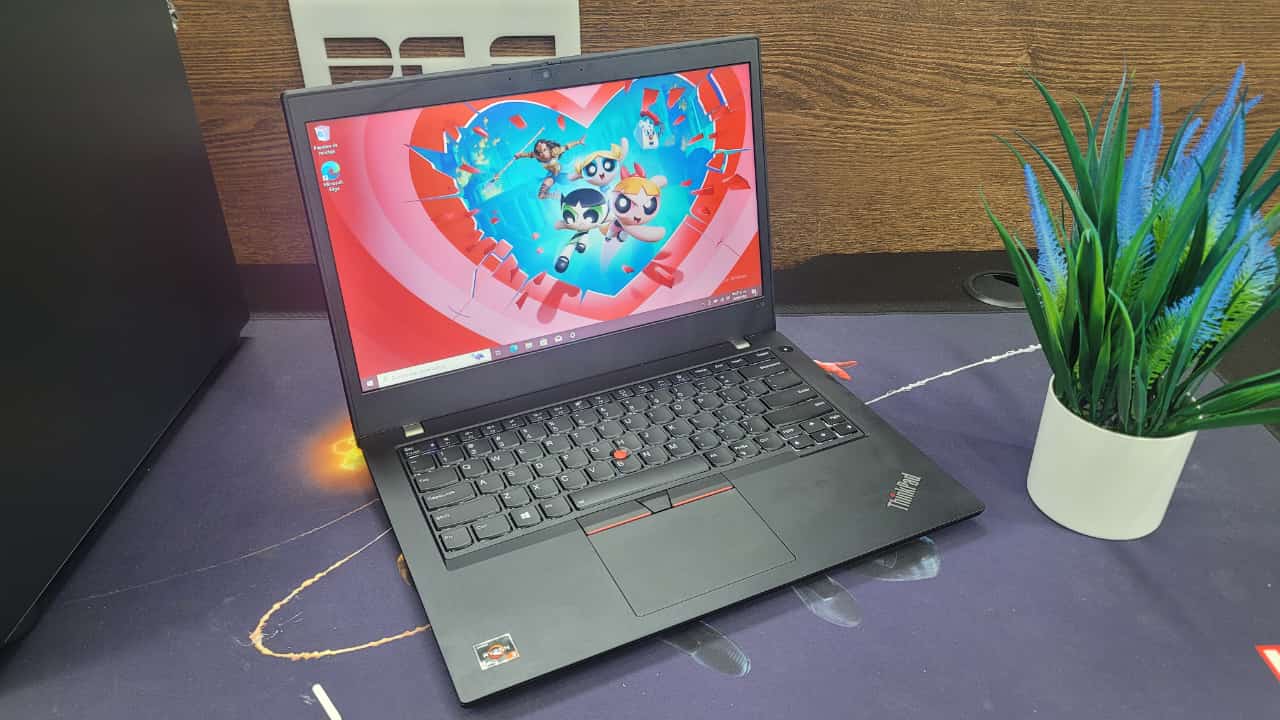 computadoras y laptops - Laptop Lenovo Thinkpad  AMD RYZEN 3 8GB 128 ssd 1