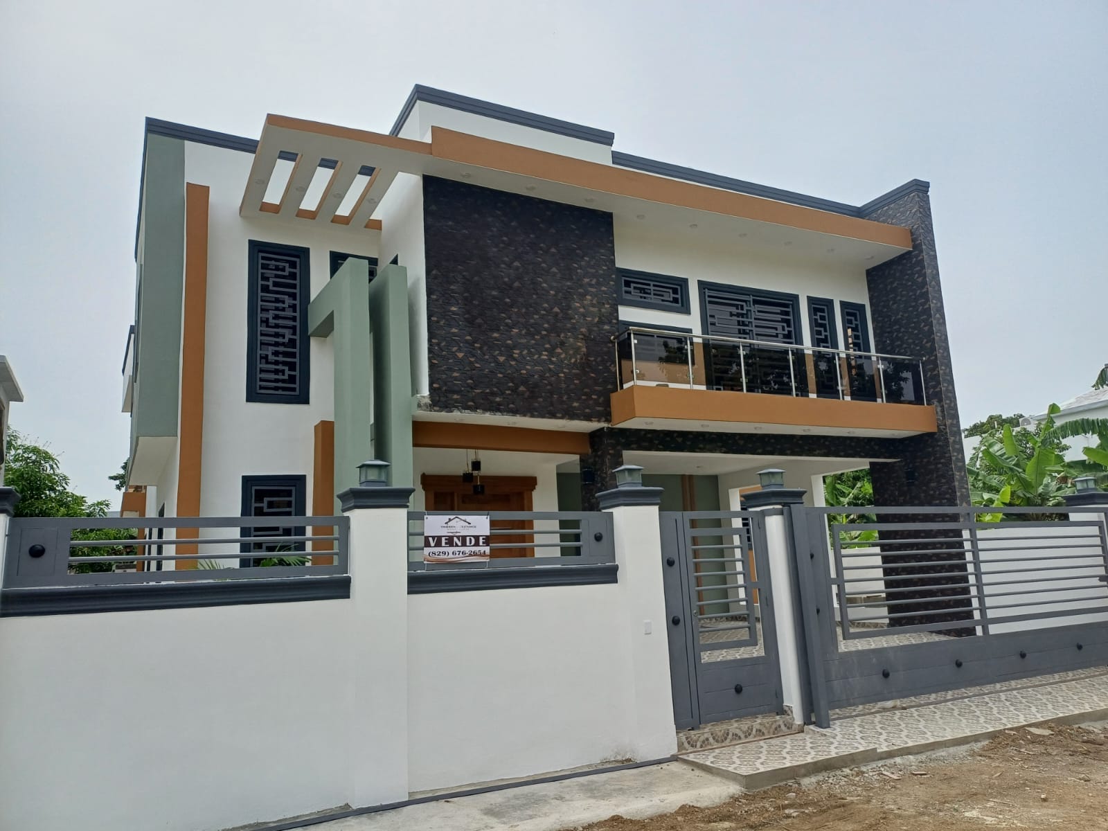 casas - Villa súper espaciosa con piscina en buen lugar!