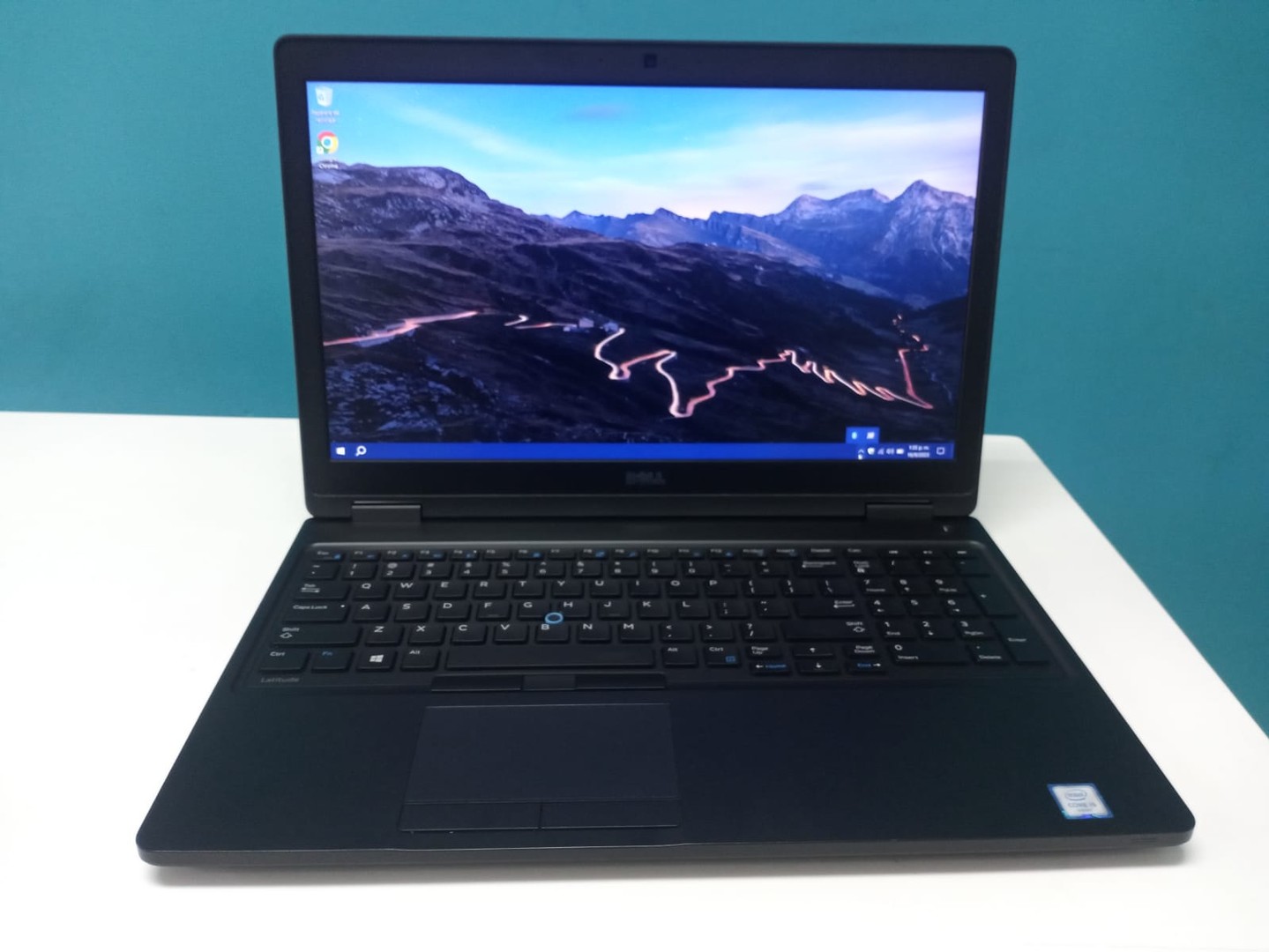 computadoras y laptops - Laptop, Dell Latitude 5580 / 6th Gen, Intel Core i5 / 8GB DDR4 / 128GB SSD 6