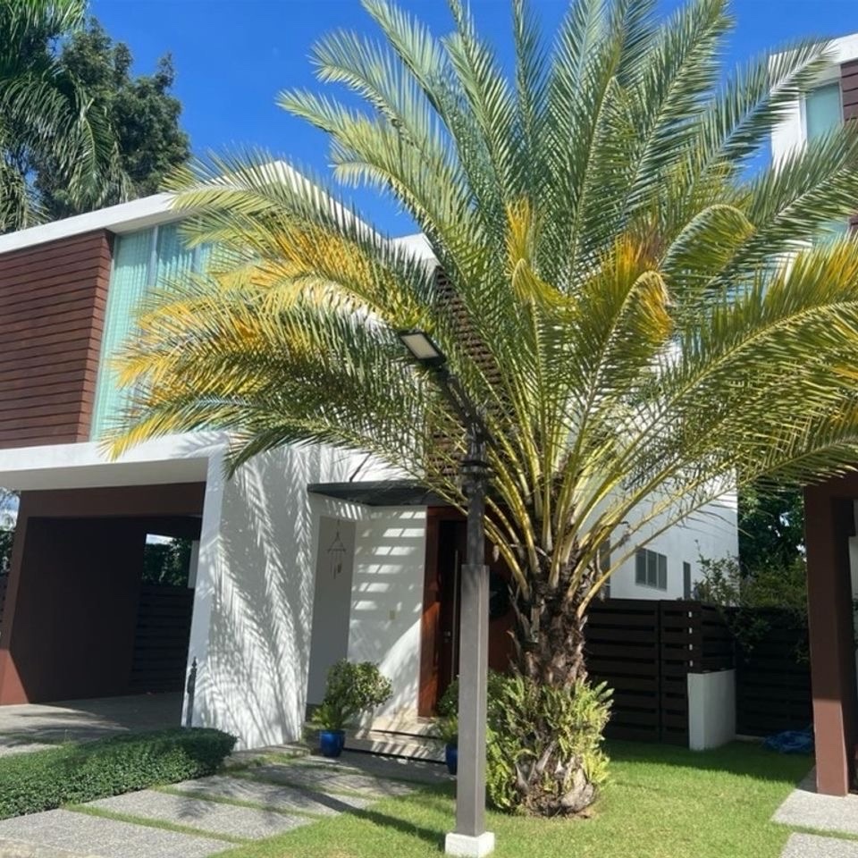 casas - Casa Lujosa en Residencial Cerrado, Sector Las Carmelitas