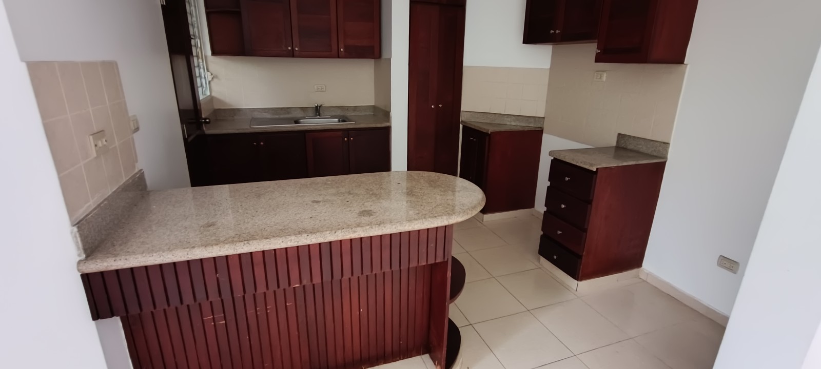 apartamentos - Amplio 3er piso 135mt2 más 2 parqueo 1