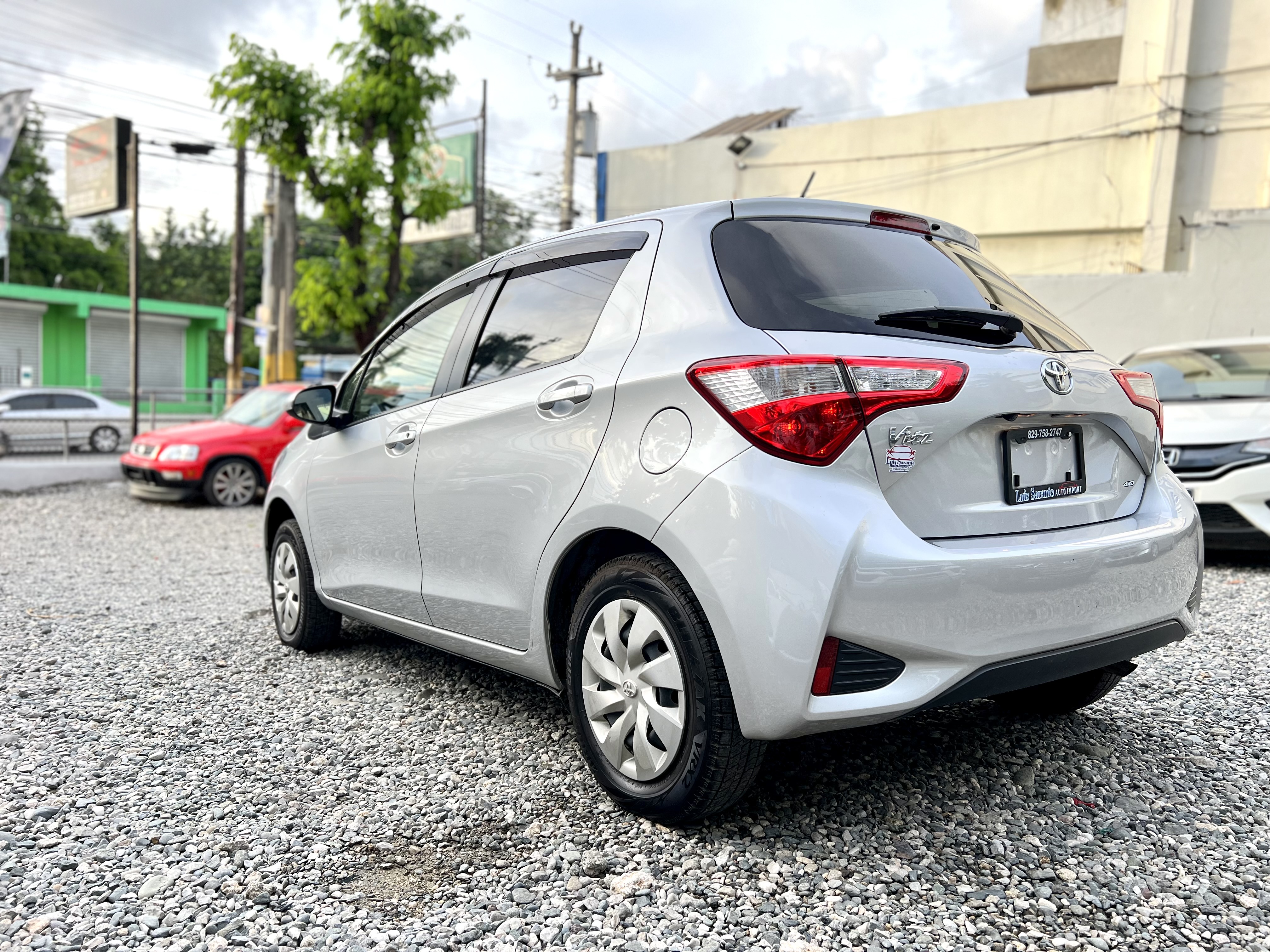 carros - Toyota Vitz 2017  6