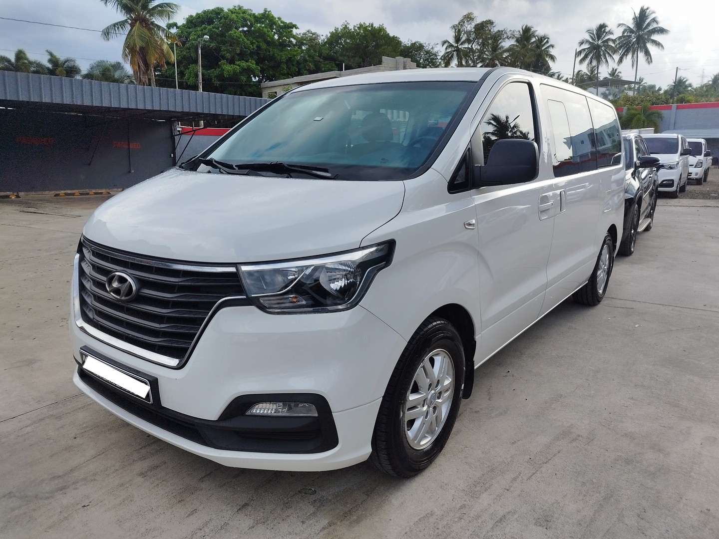 jeepetas y camionetas - 2020 Hyundai Starex Diesel 