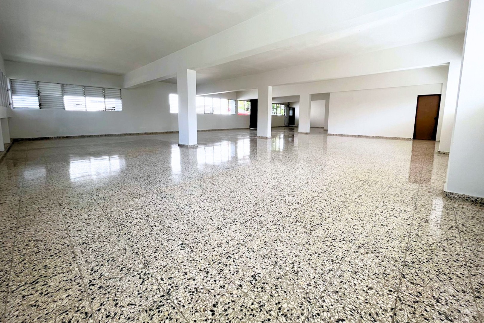 oficinas y locales comerciales - Evaristo Morales oficina de 250m2 4 parqueos  2