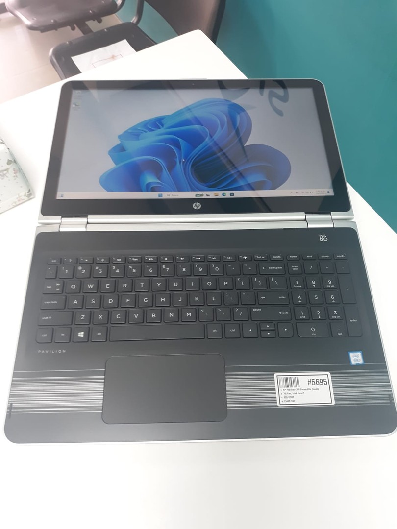 computadoras y laptops - Laptop, HP Pavilion x360 Convertible (touch) / 7th Gen, Intel Core i5 / 8GB DDR4 2