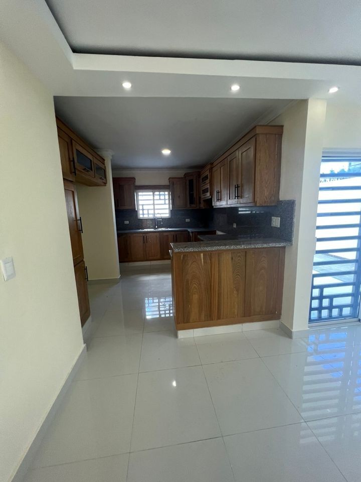 casas - Casa en Prado Oriental con Terraza

RD$13,500,000.00 9