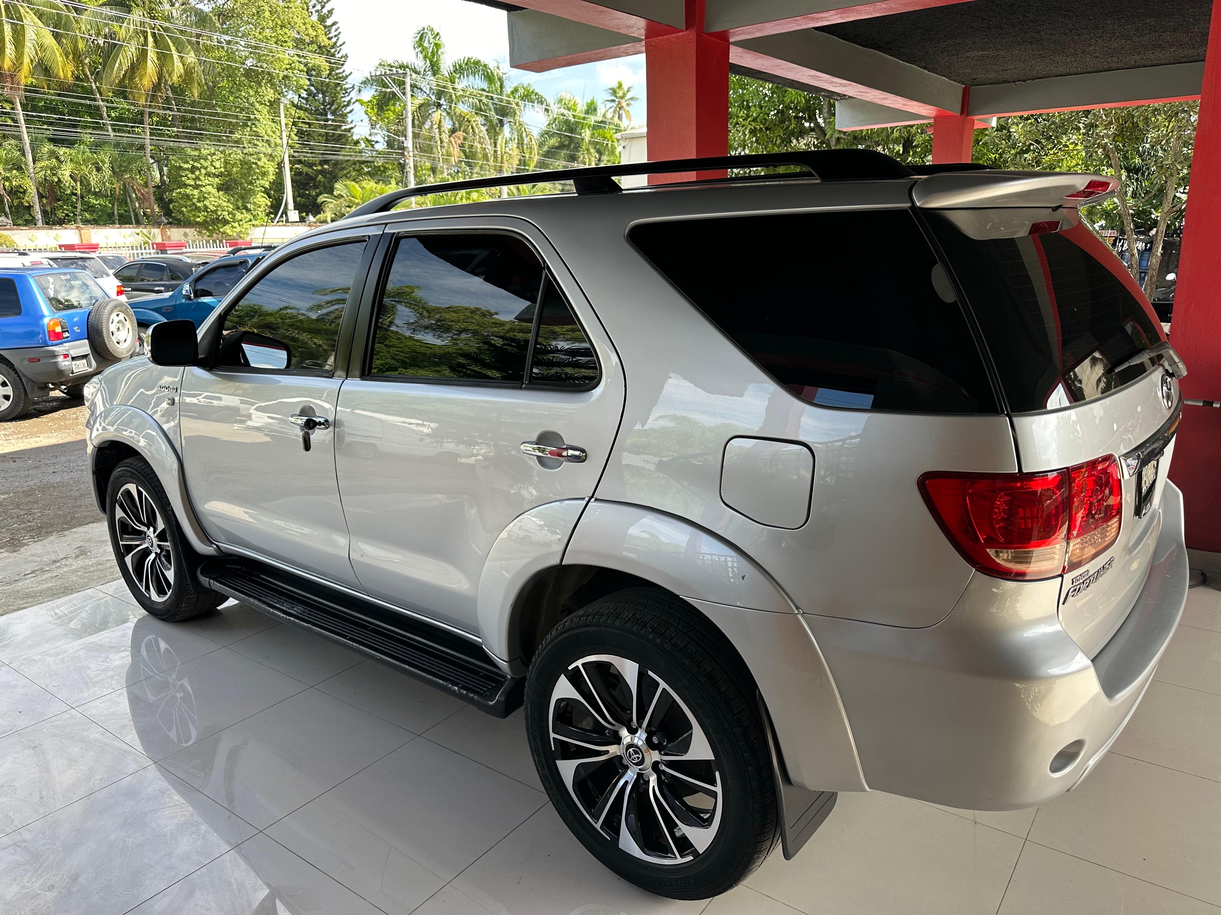 jeepetas y camionetas - TOYOTA FORTUNER SRV 2009 3