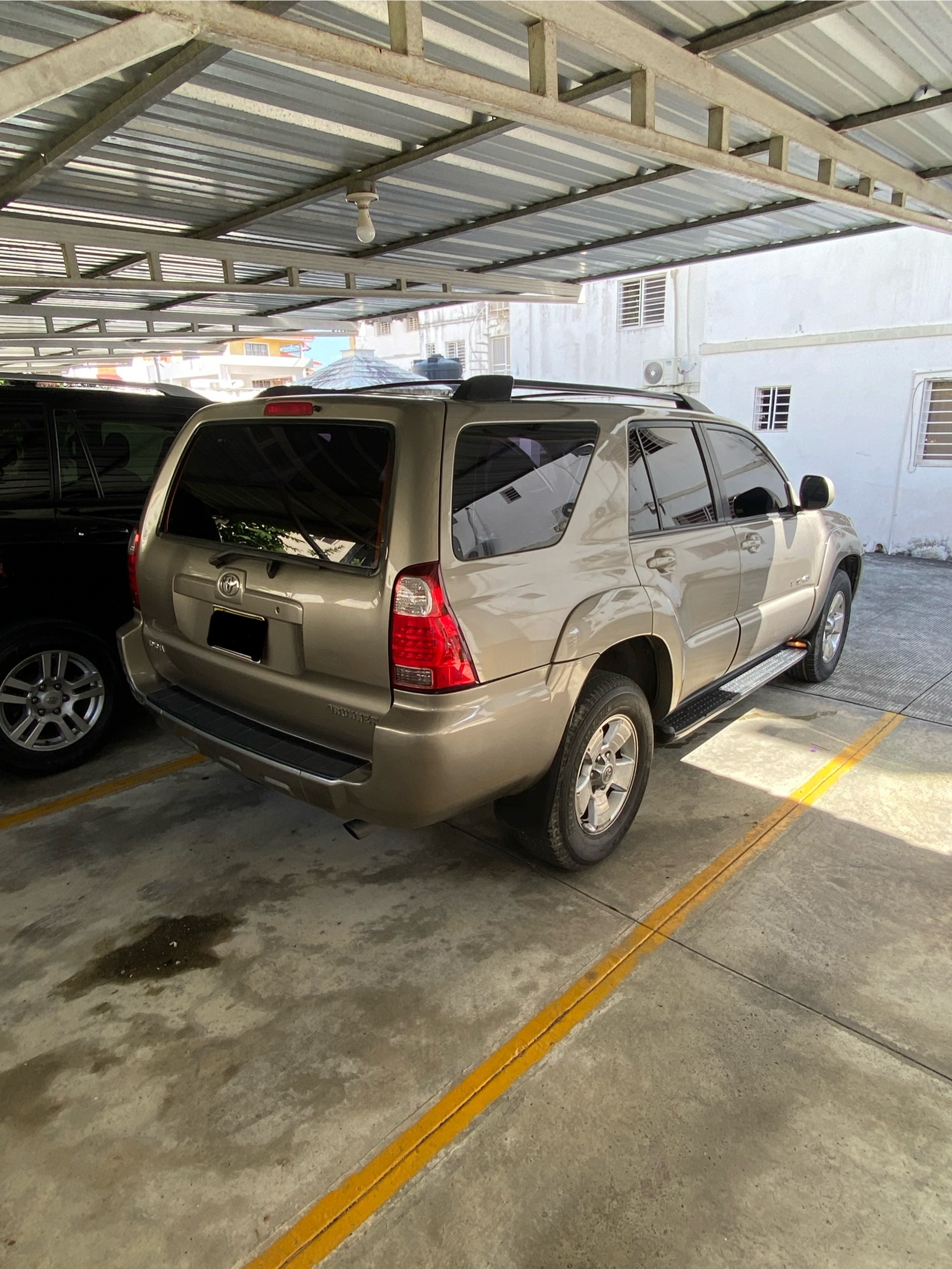 jeepetas y camionetas - Se vende Toyota 4Runner en excelentes condiciones  0