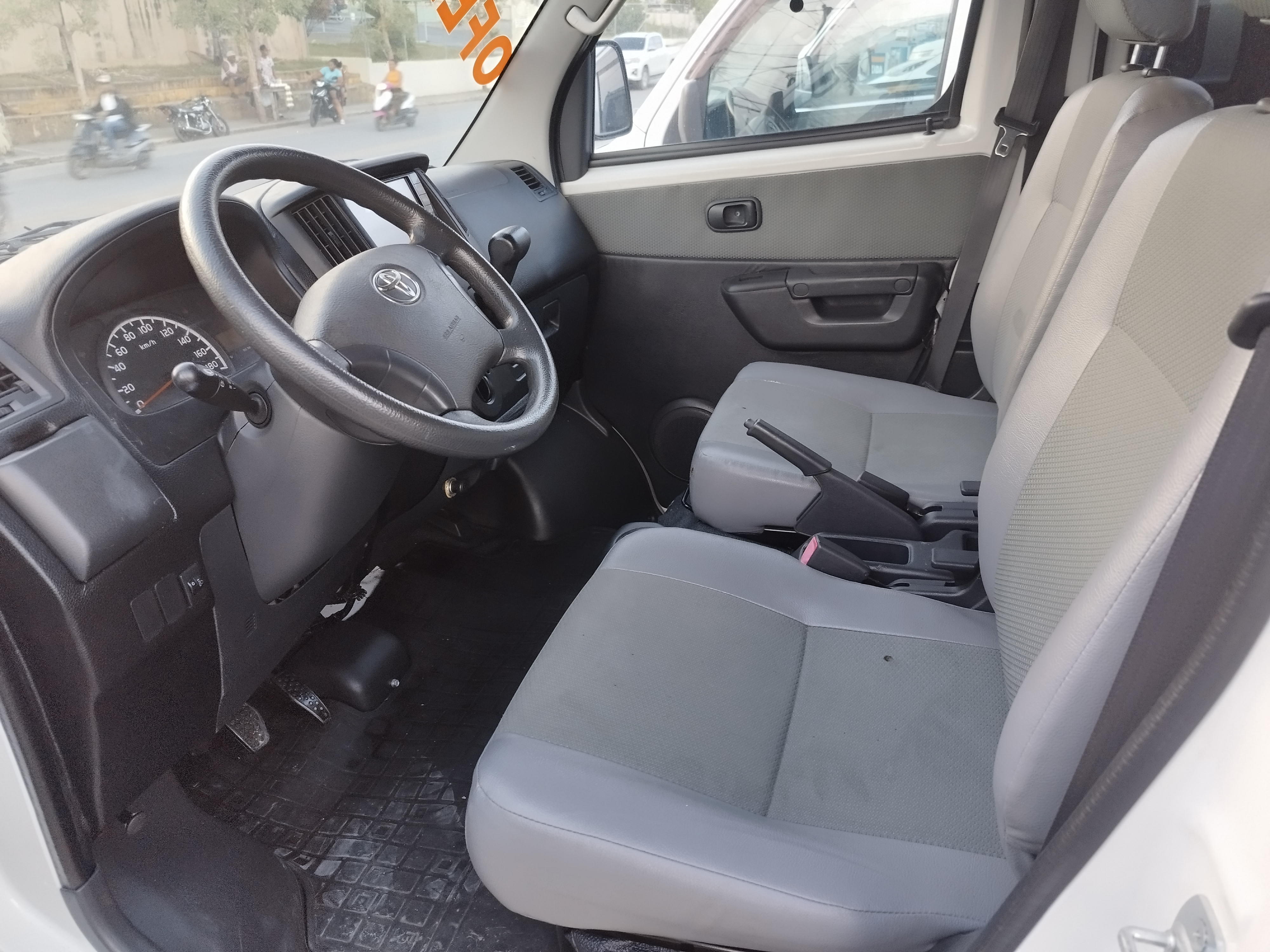 jeepetas y camionetas - 2019 Toyota Town Ace GL  4