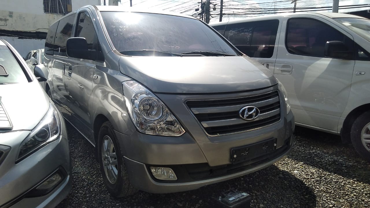 jeepetas y camionetas - HYUNDAI STAREX 2018 GRIS