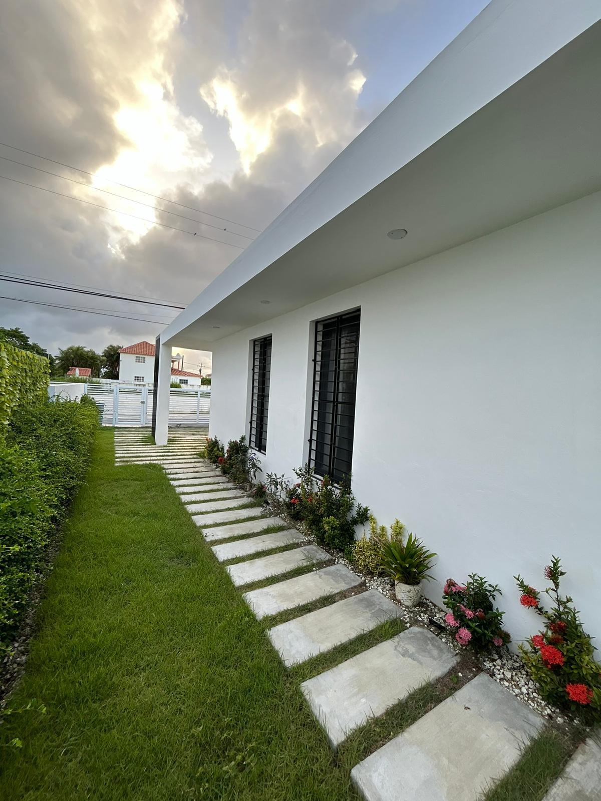 casas - Hermosa Casa Amueblada con piscina en Punta Cana 2