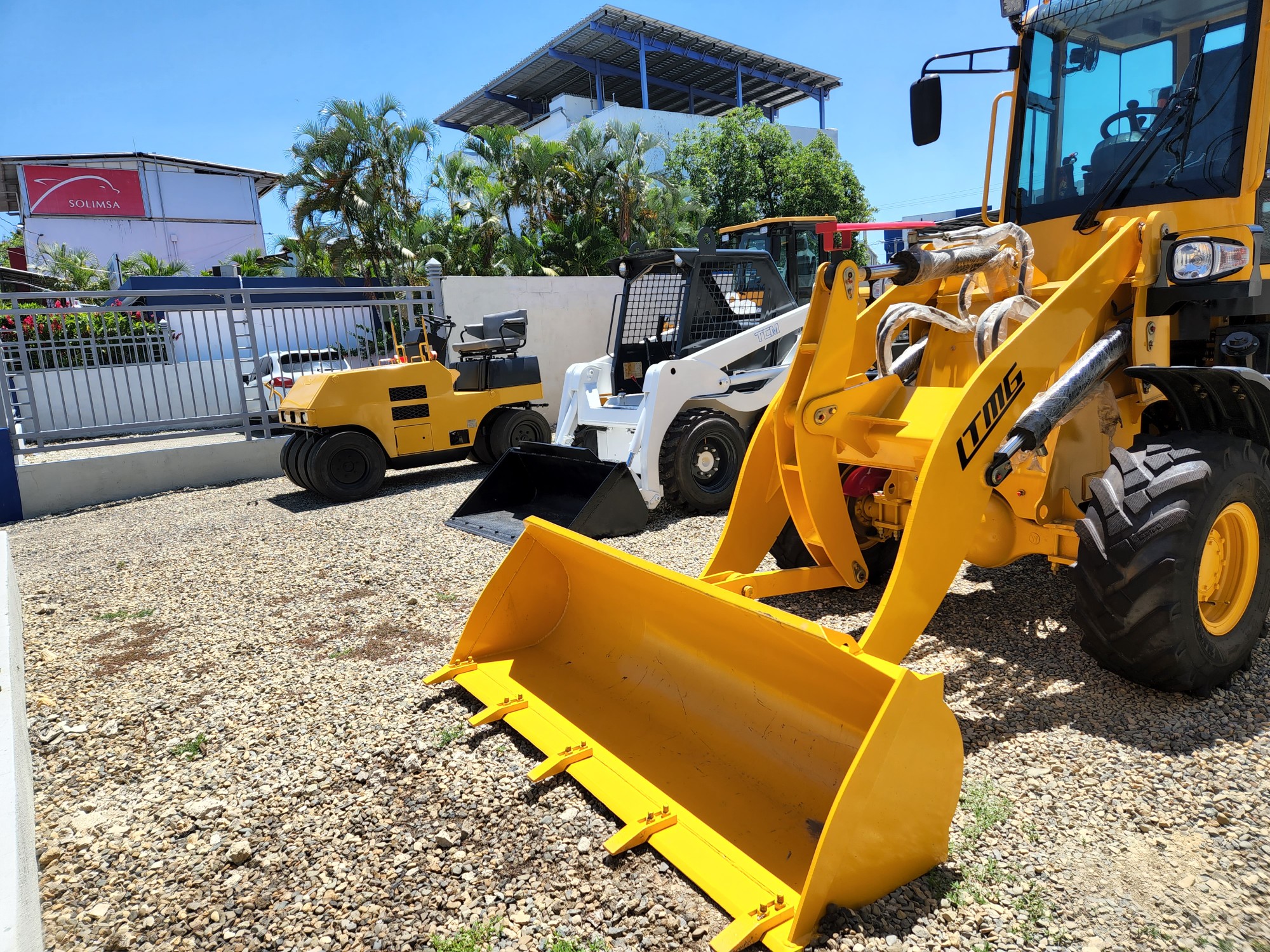 otros vehiculos - Rolos, barredora, escobas, para bobcat, minicargador, recién importada. 7