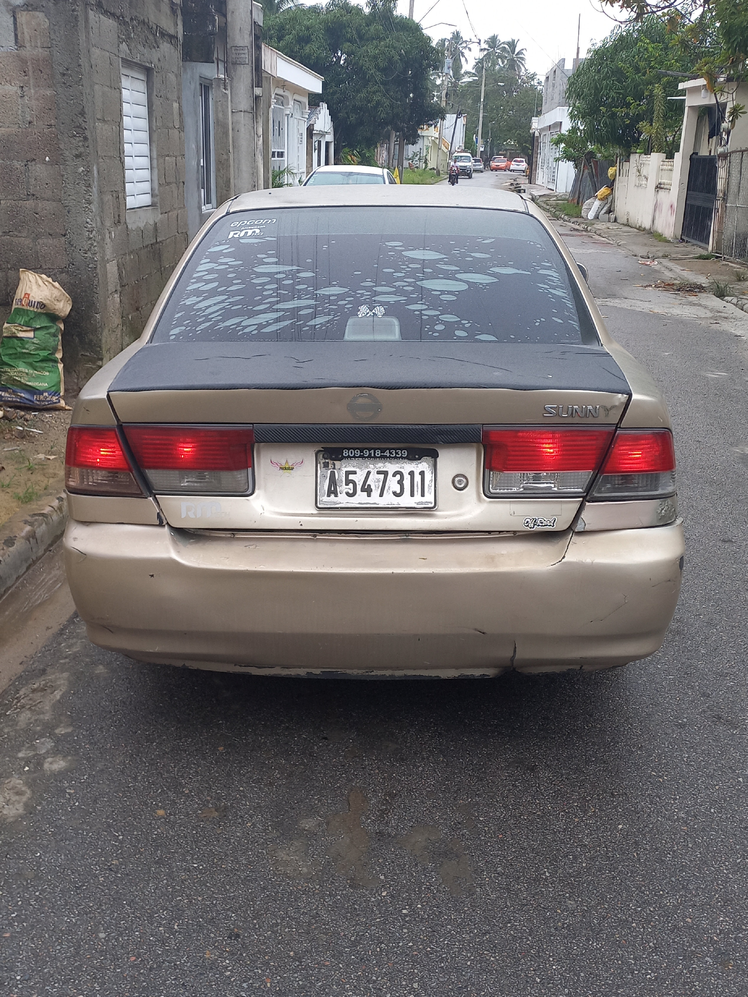 carros - nissan sunni 2004 solo detaye de pintura  1