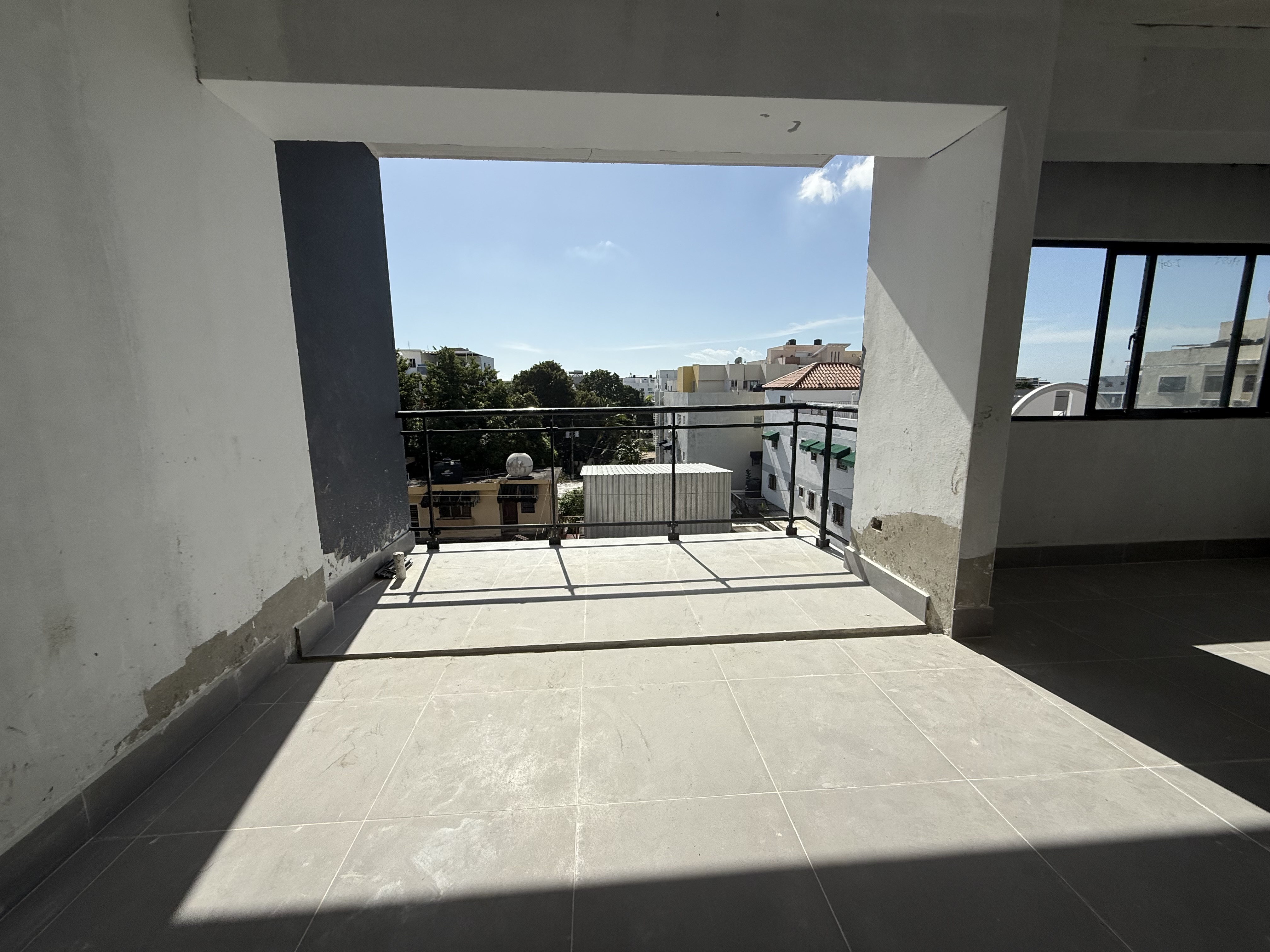 apartamentos - Vendo nuevo jardines del sur tres hab con baño dos 3