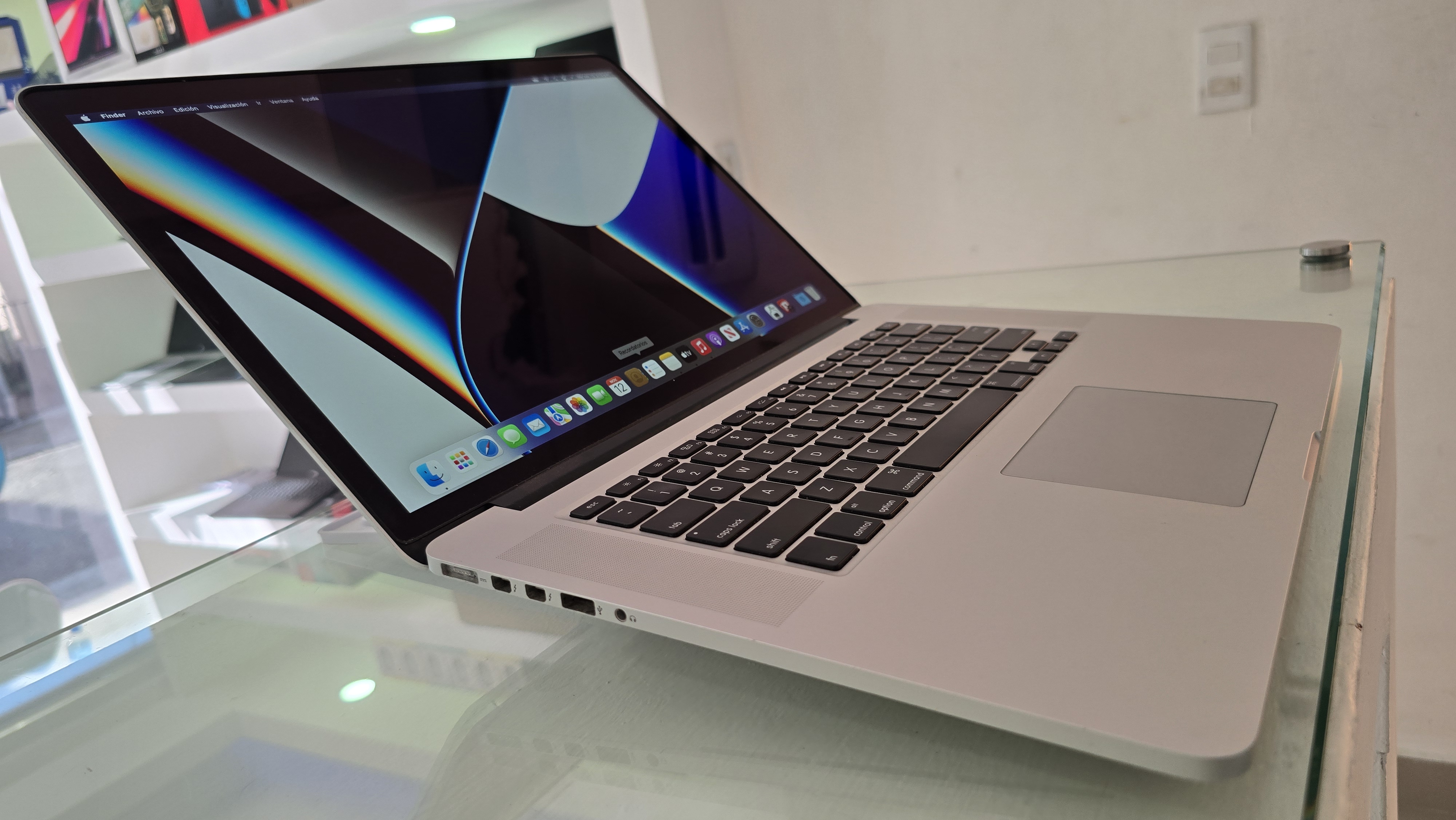 computadoras y laptops - Macbook pro Retina 15 Pulg Core i7 Ram 16gb Disco 512gb SSD solido año 2015 1