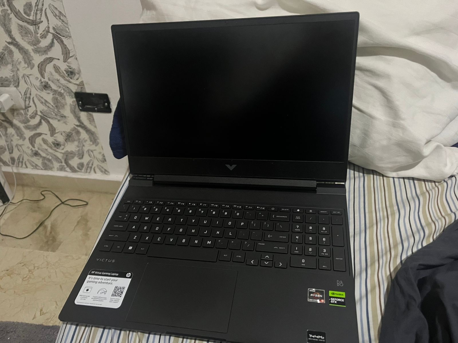 computadoras y laptops - HP Victus 15-fb00 15.6" FHD Laptop Gamer Ryzen 5 5600H 8GB 512GB GTX 1650 1