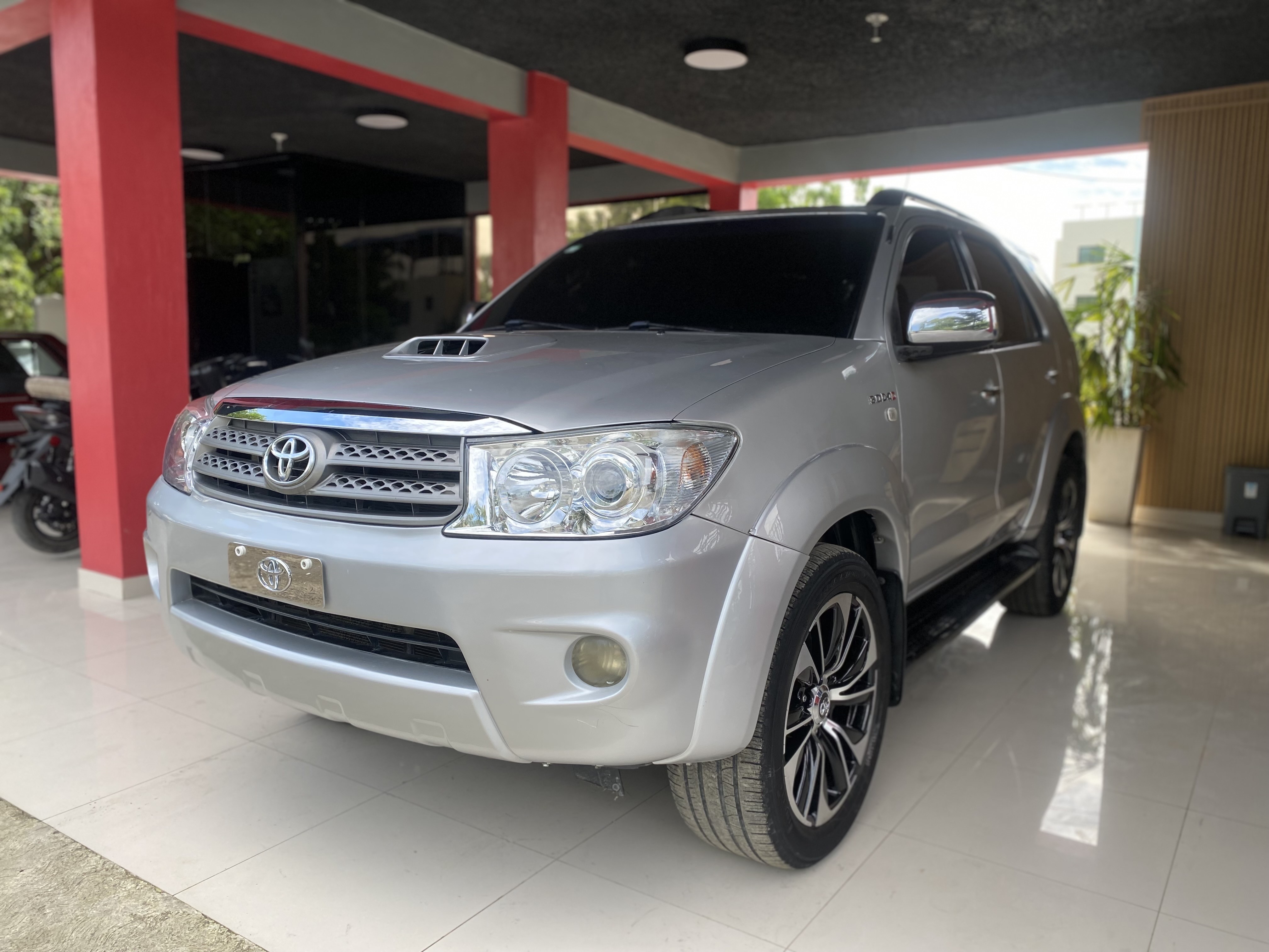 jeepetas y camionetas - TOYOTA FORTUNER SRV 2009 1