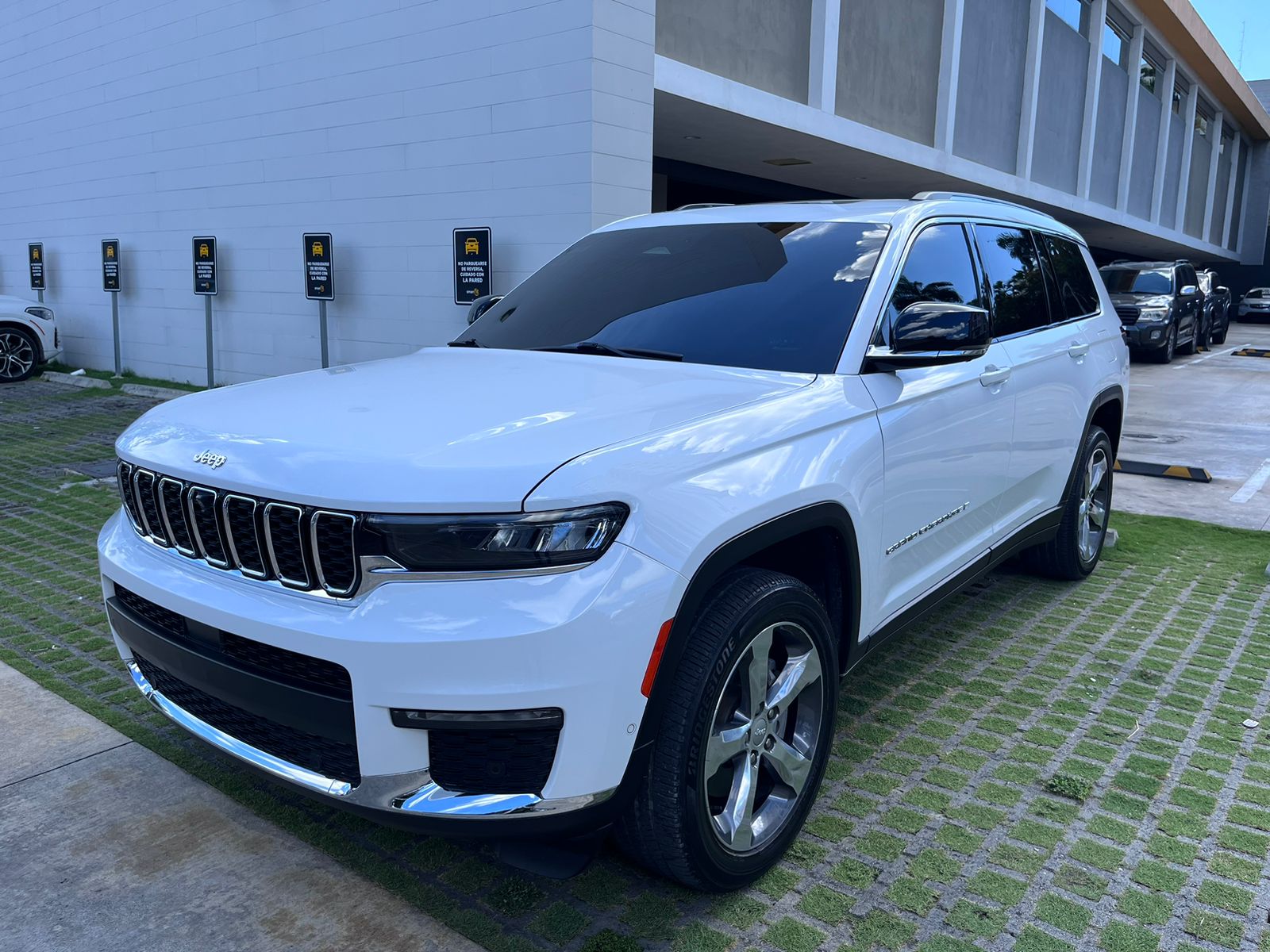 jeepetas y camionetas - 2022 Jeep grand cherokee l limited 4wd y 15mil km