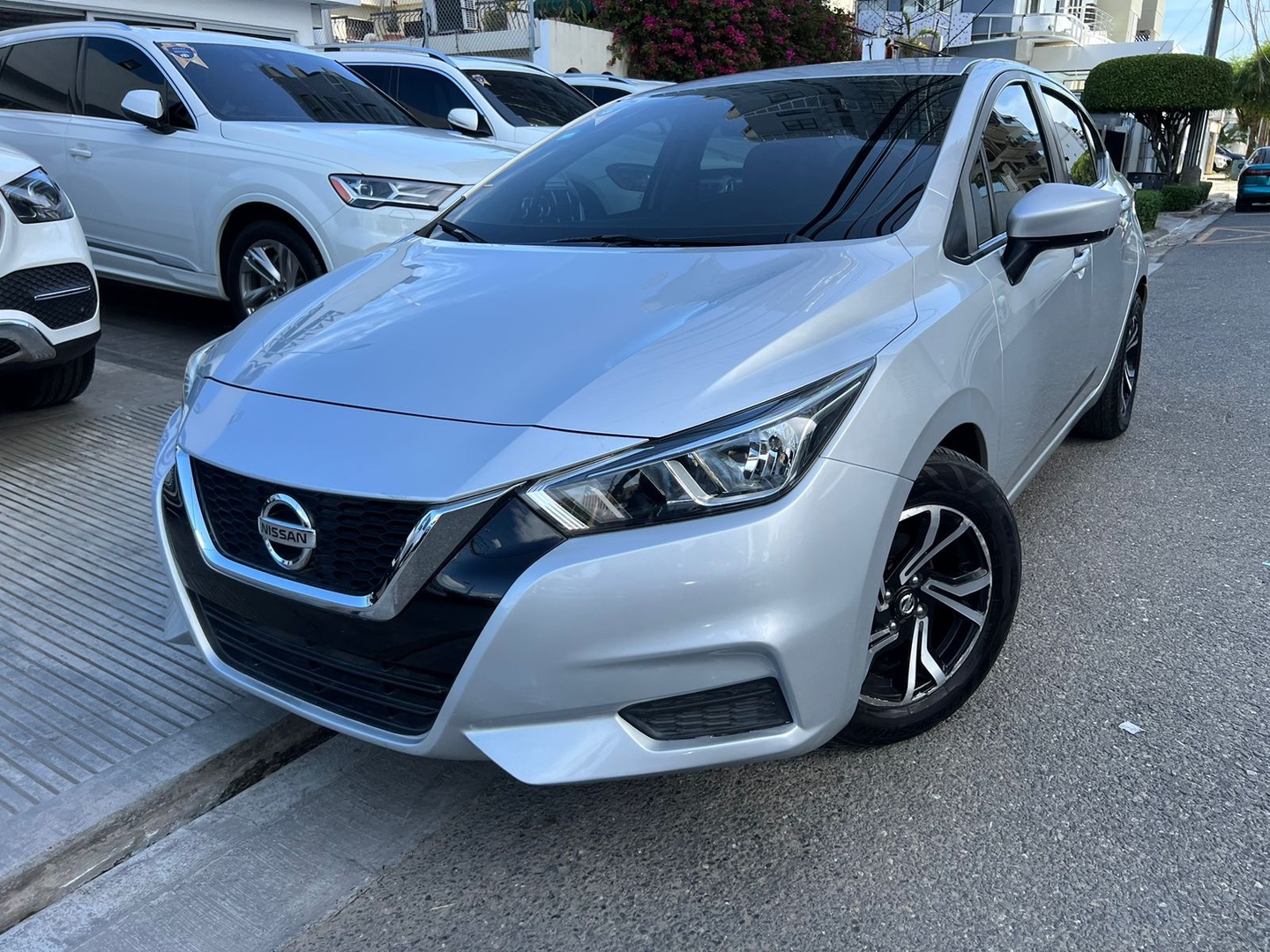 carros - NISSAN VERSA 2021