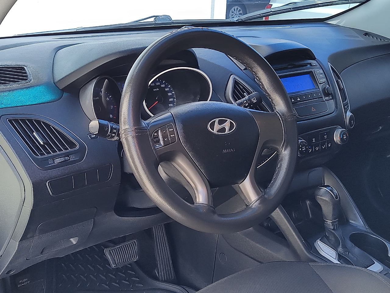 jeepetas y camionetas - Hyundai Tucson SE 2014Como nueva  8