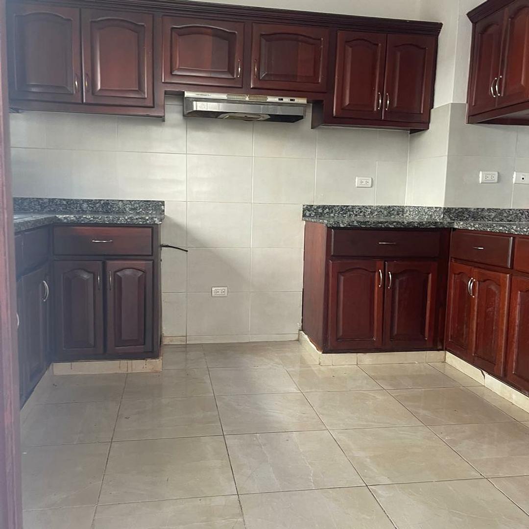 casas - Hermosa casa de 2 niveles en venta en el residencial Ureña, prolongación 27