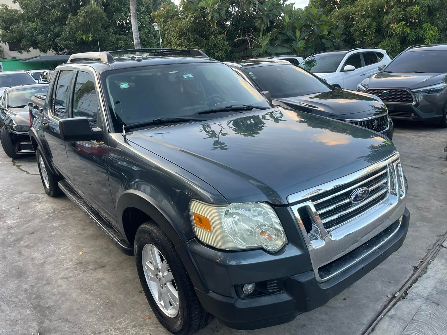 jeepetas y camionetas - FORD EXPLORER SPORT TRAC XLT 2010