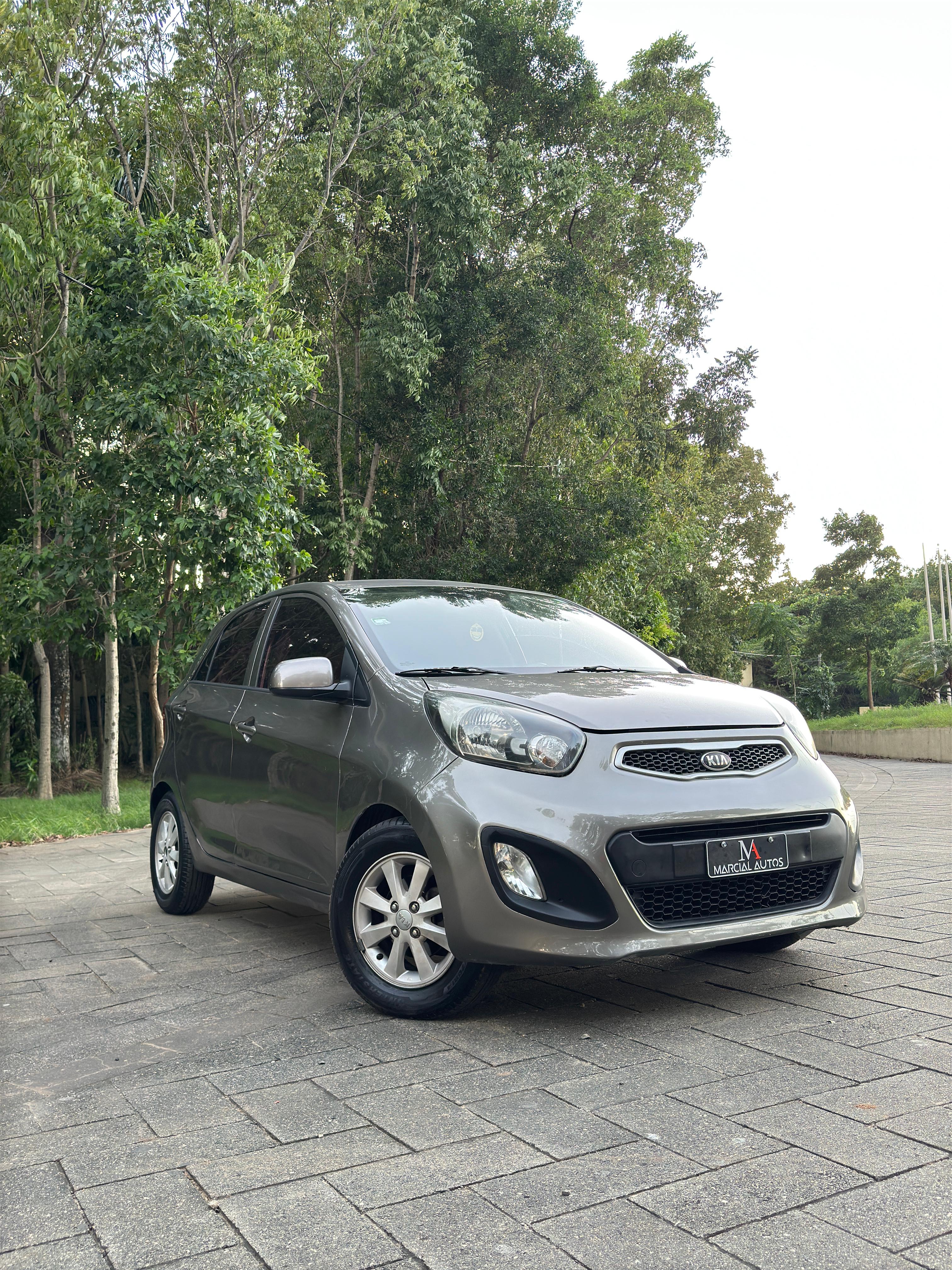 jeepetas y camionetas - Aprovecha y montate en esta kia picanto 2013 excelente condiciones 