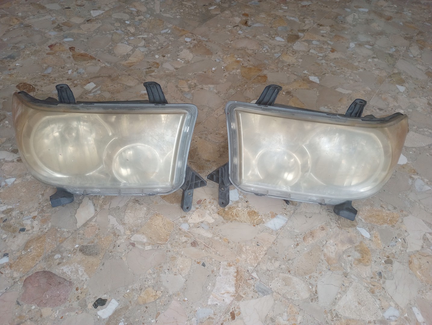 repuestos -  Faros delanteros toyota tundra 2007
Originales!