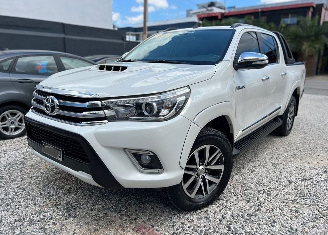 jeepetas y camionetas - 2018 Toyota Hilux Revo 4x4  1