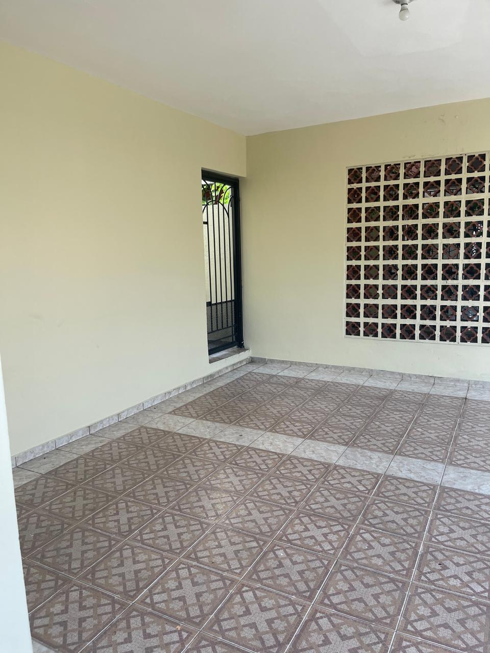 casas - Hermosa casa de 2 niveles en venta en el residencial Ureña, prolongación 27 2