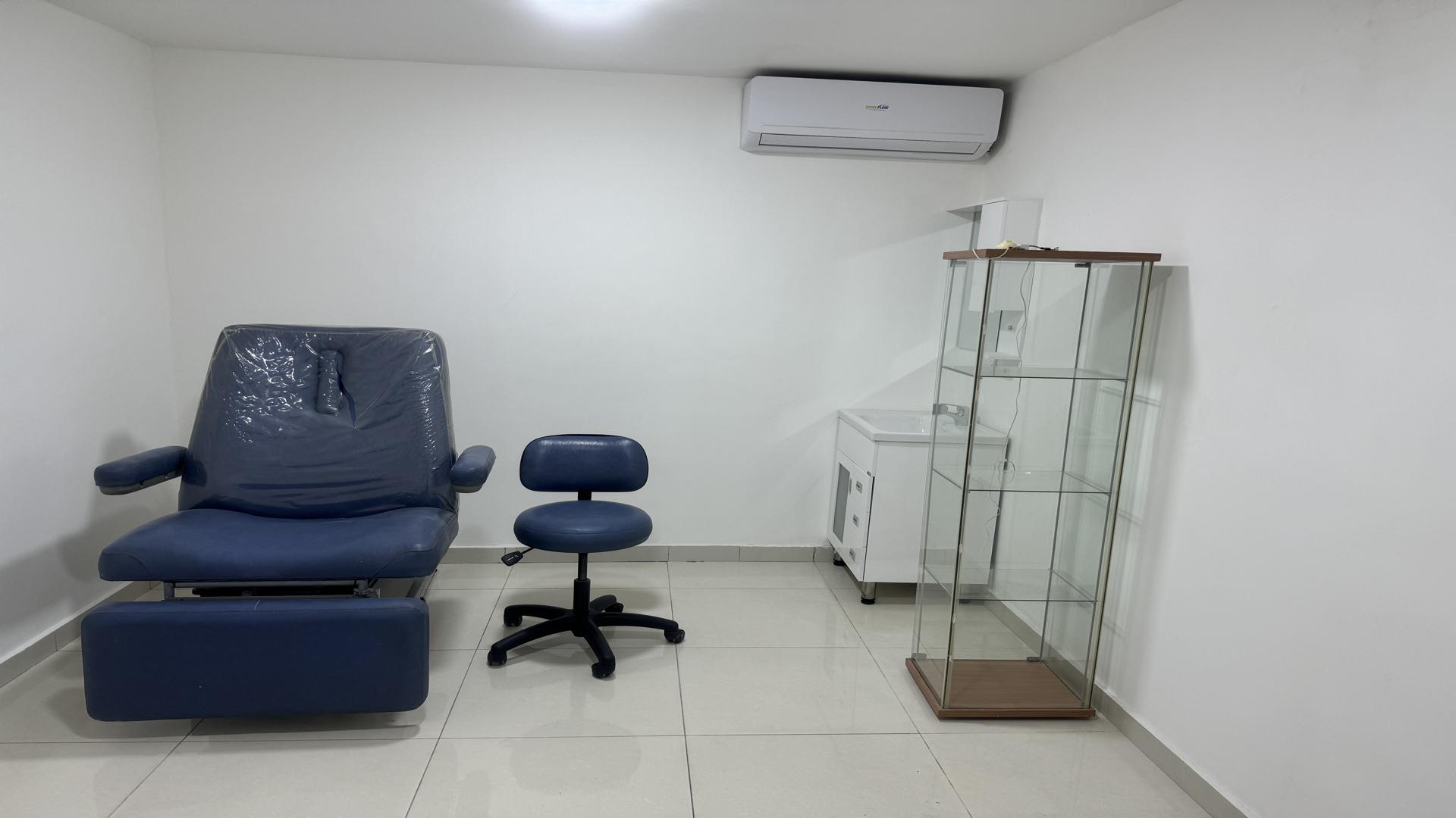 oficinas y locales comerciales - Local Comercial en 1re Piso 130mts 2