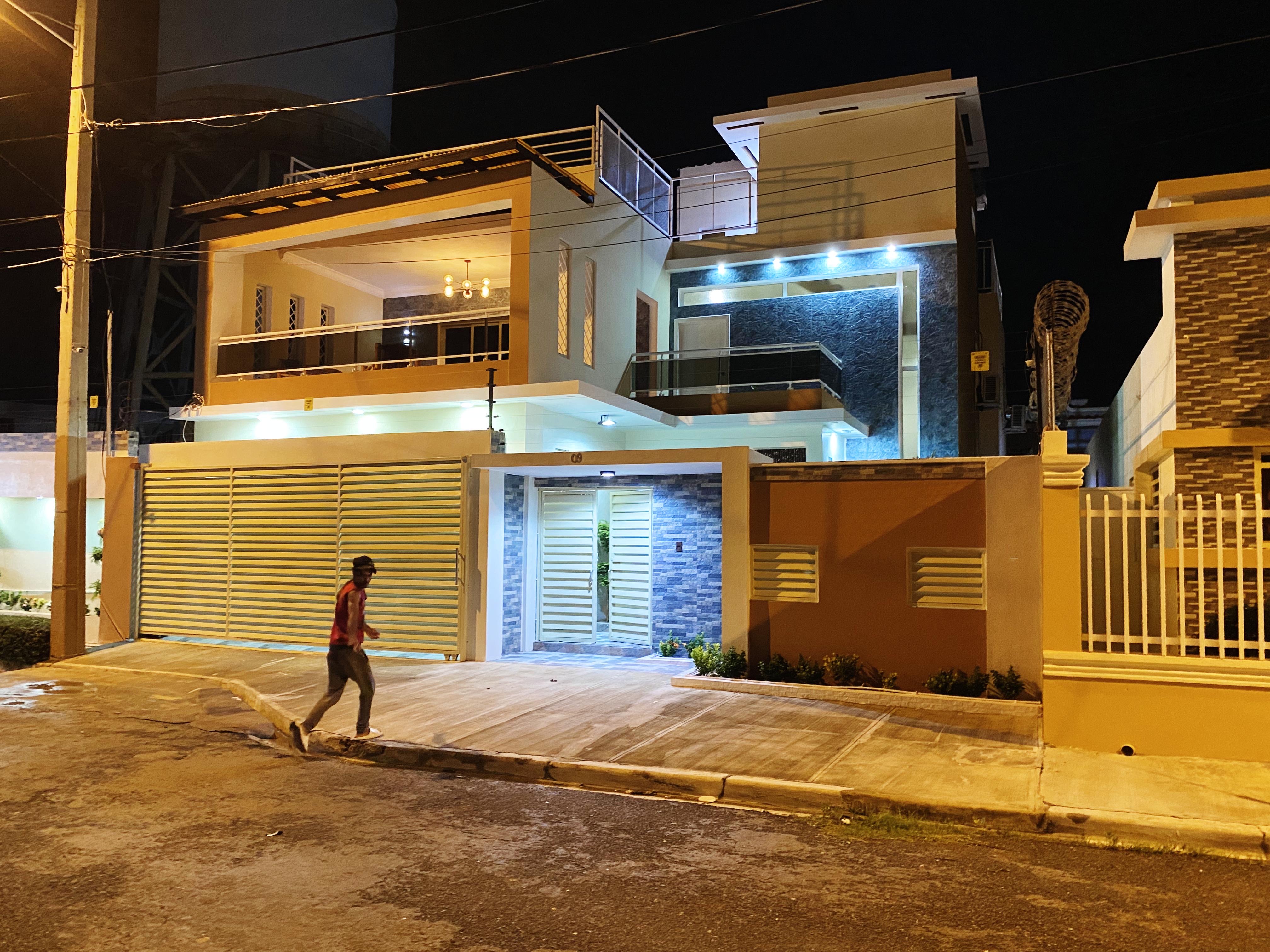 casas - casa con piscina en bani vendo urb Valera Guzman pista de la playa 