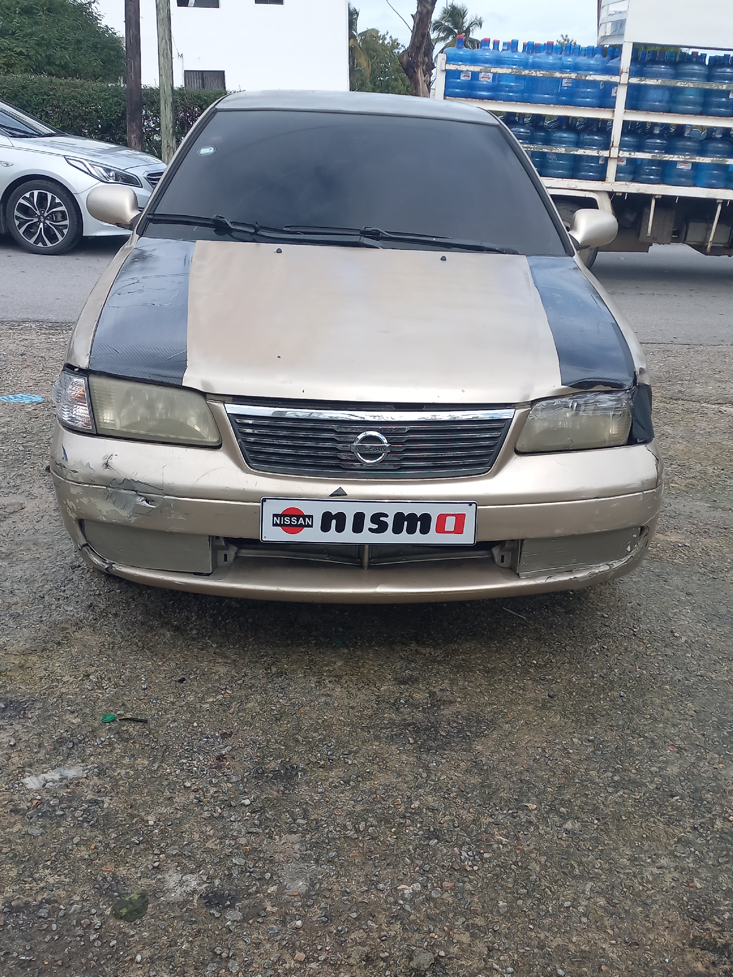 carros - nissan sunni 2004 solo detaye de pintura  5