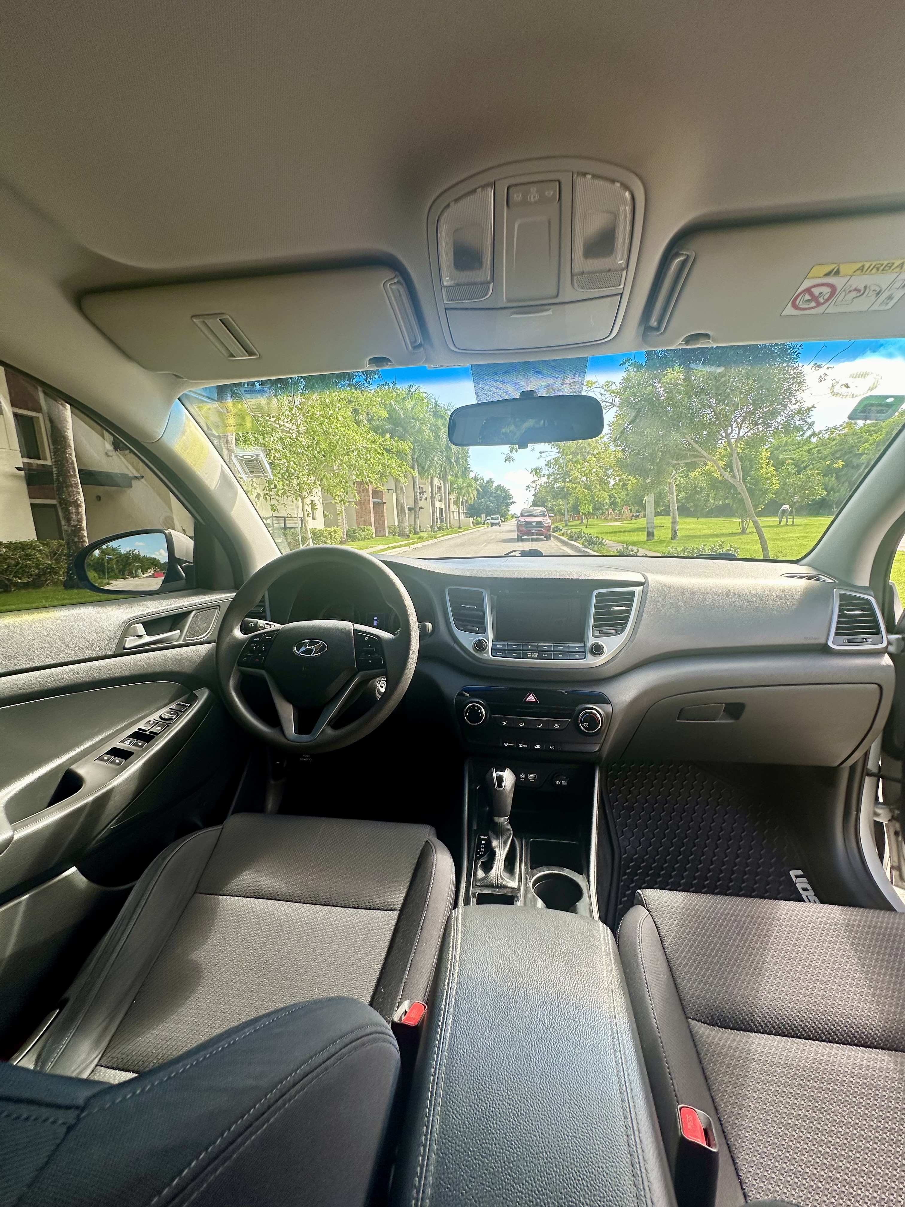 jeepetas y camionetas - Hyundai Tucson gris plata, año 2018 9