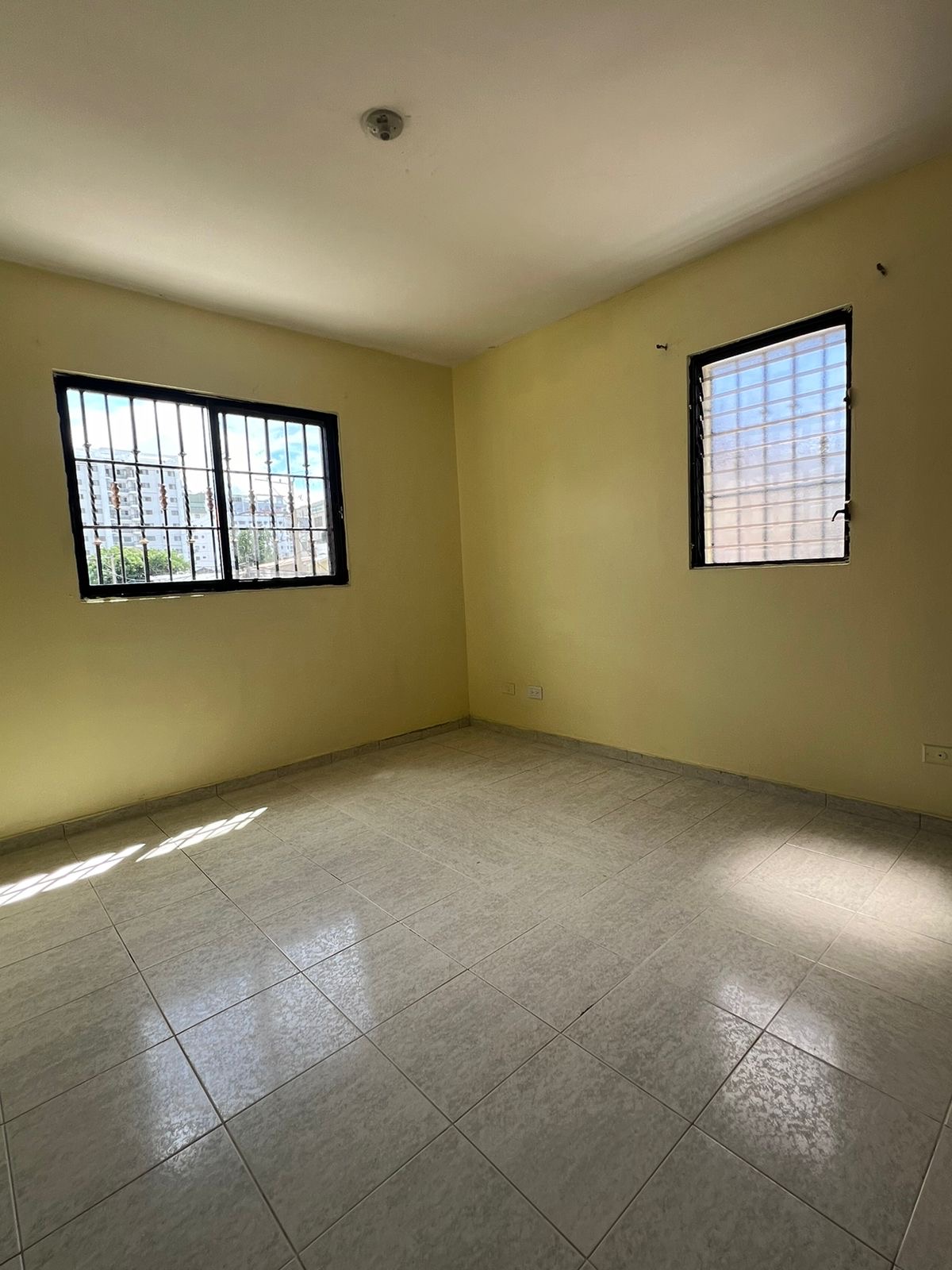 apartamentos - Vendo en el millón segundo nivel dos hab dos baños 8