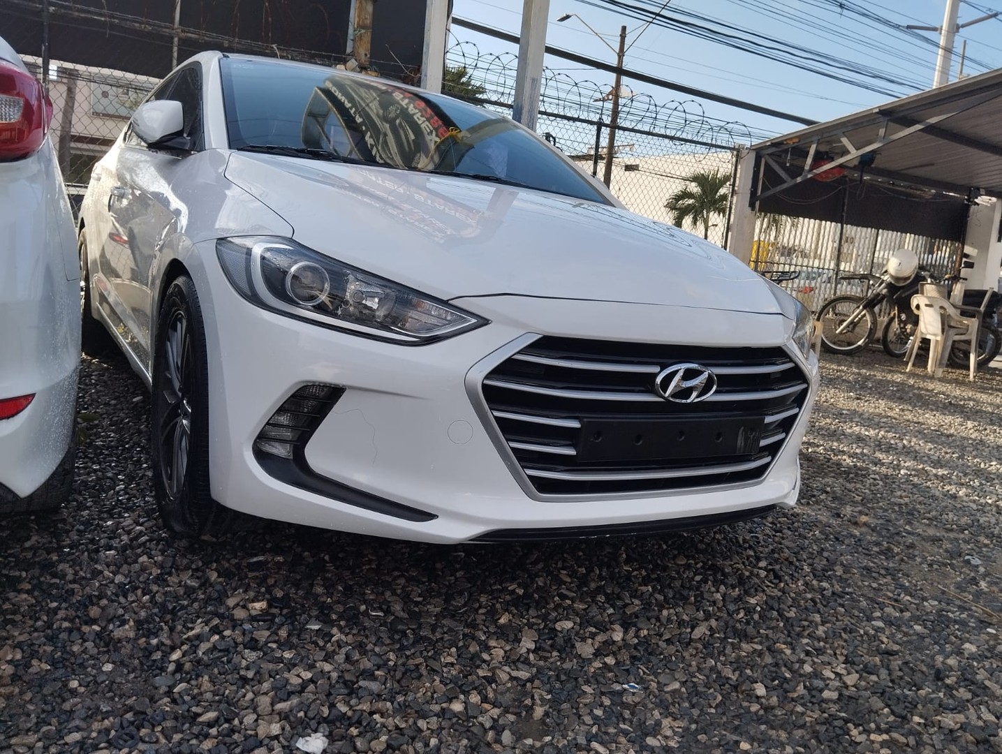 carros - HYUNDAI ELANTRA 2017 BLANCO 0