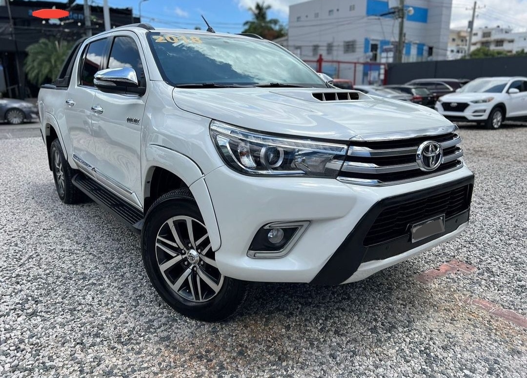 jeepetas y camionetas - 2018 Toyota Hilux Revo 4x4  3