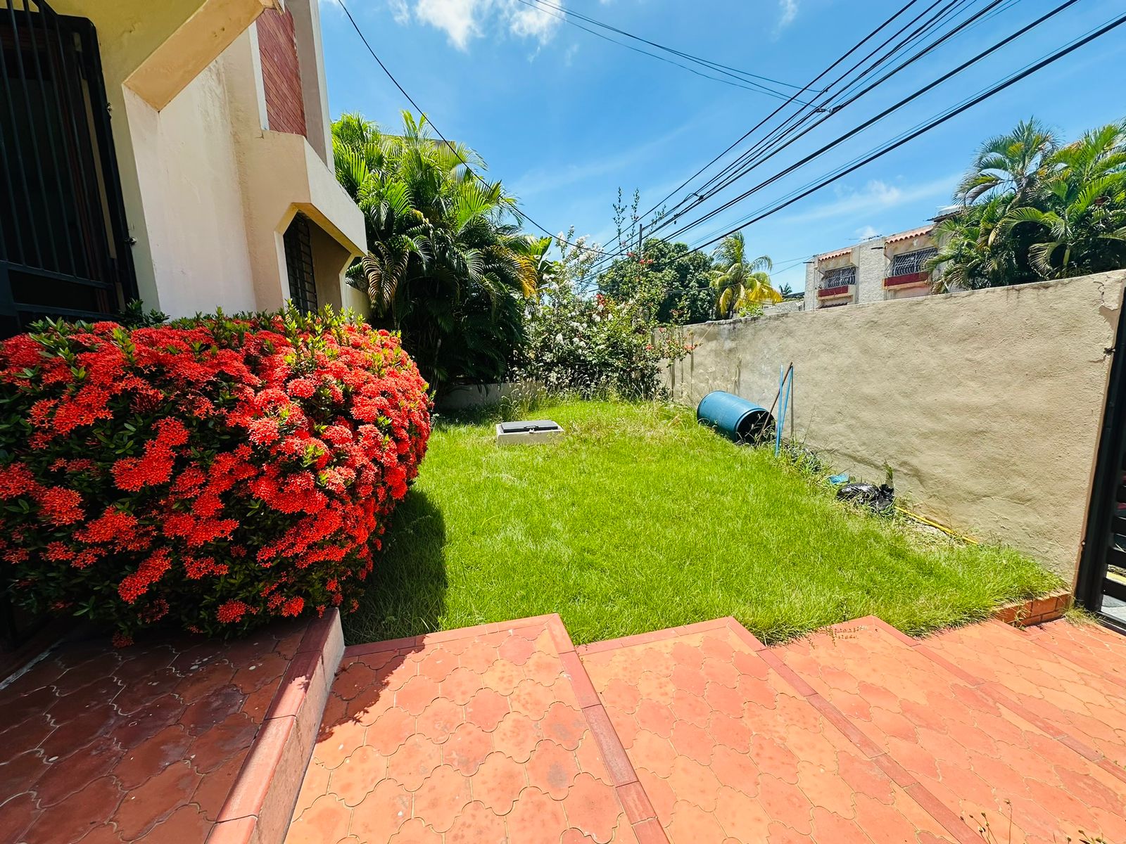 casas - Vendo Casa de dos Niveles  en urb. Fernandez  1